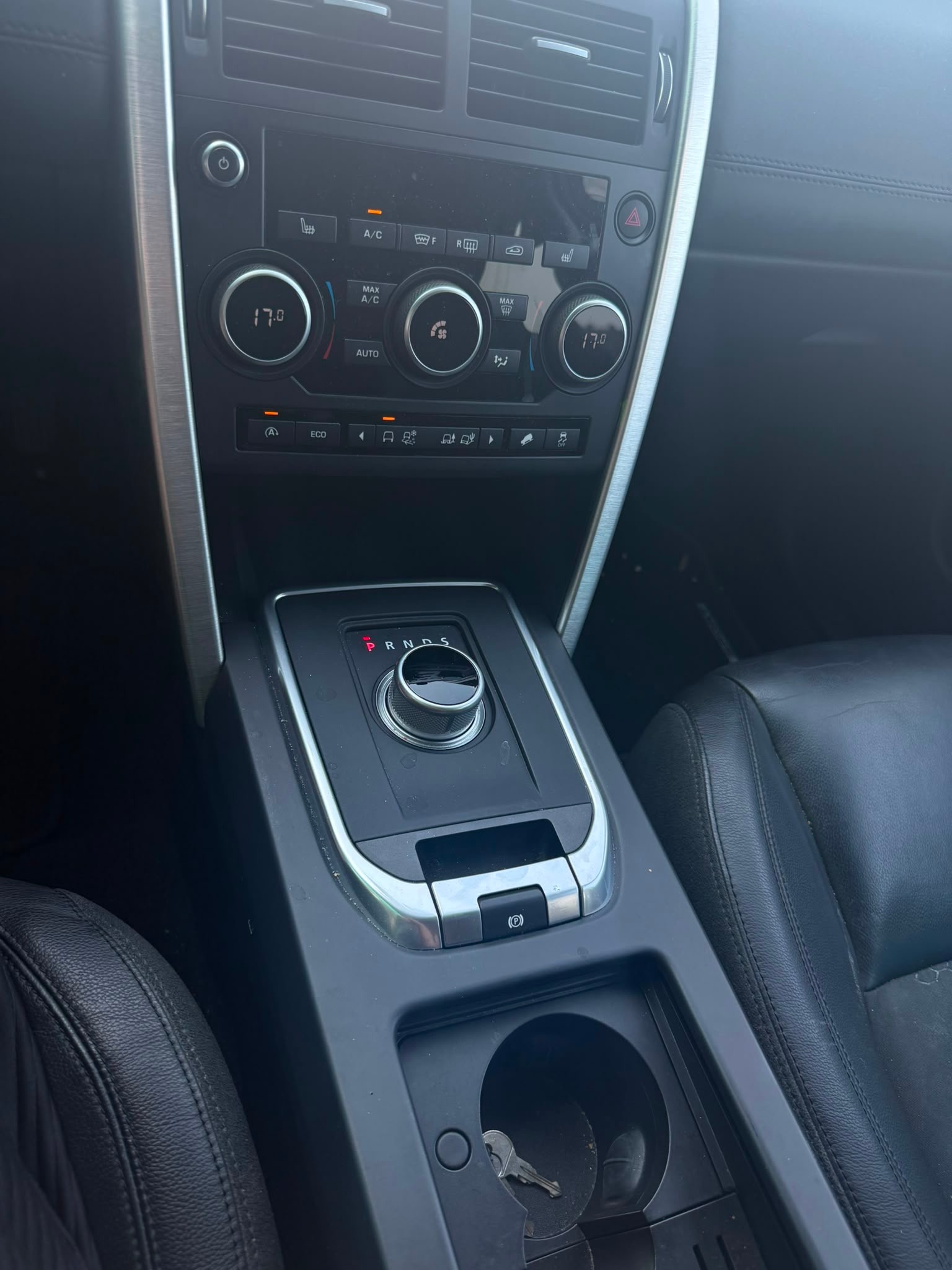 LAND ROVER Discovery Sport 2.0 TD4 SE AT9-image-11