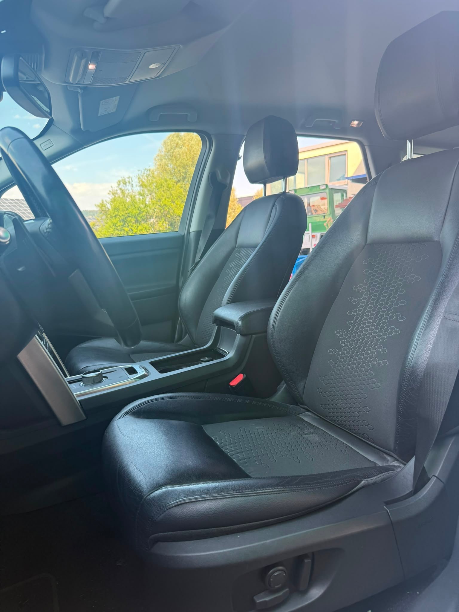 LAND ROVER Discovery Sport 2.0 TD4 SE AT9-image-8