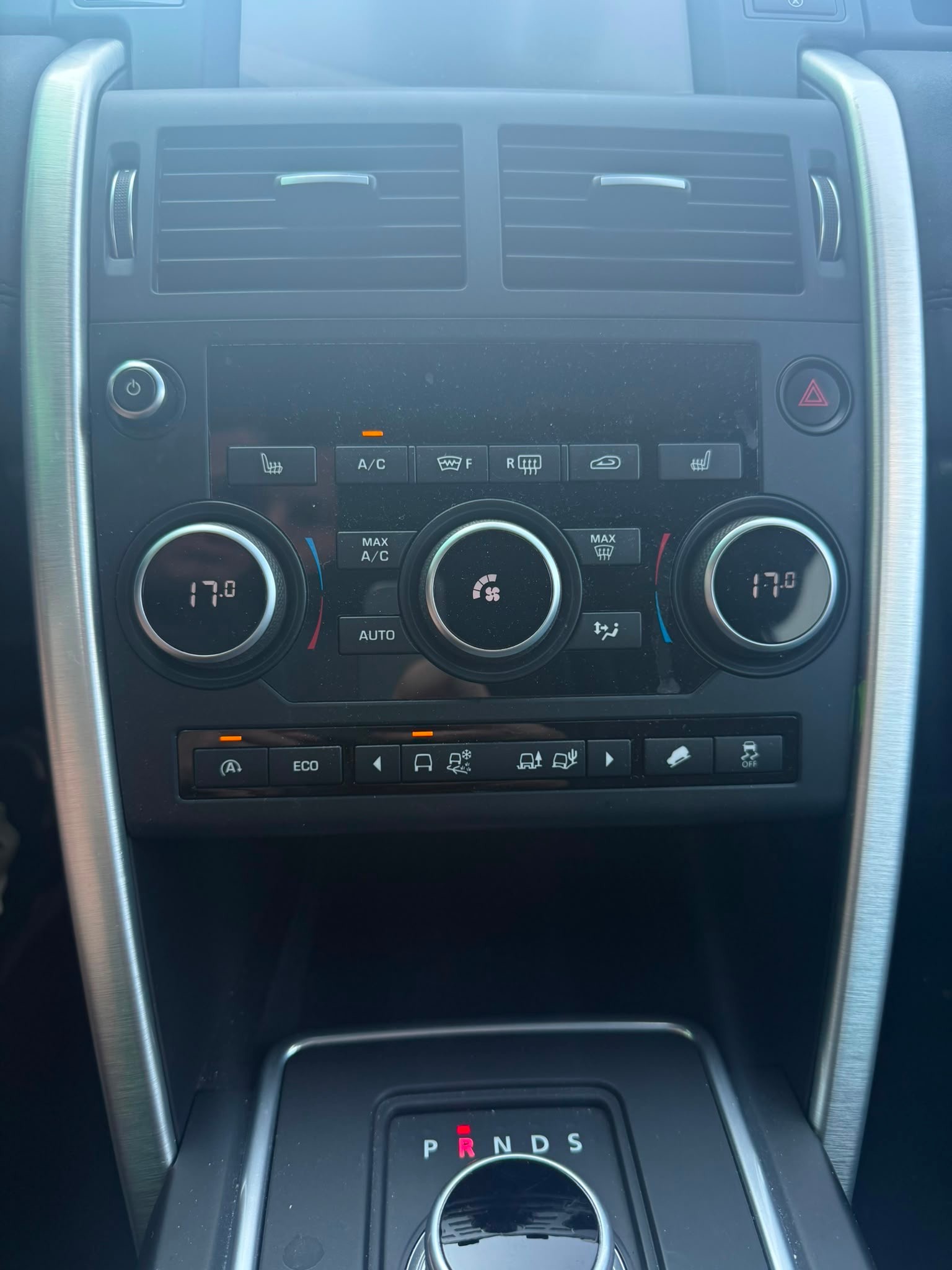 LAND ROVER Discovery Sport 2.0 TD4 SE AT9-image-12