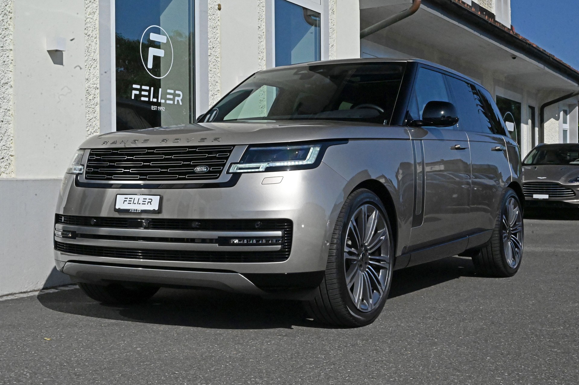 LAND ROVER Range Rover D350 3.0D I6 MHEV HSE Automatic-showroom-element-1