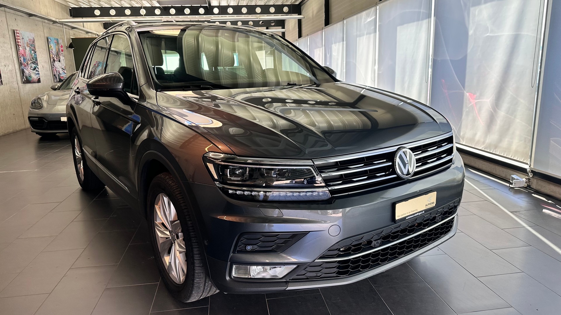 VW Tiguan 2.0 TSI Highline DSG-showroom-element-3