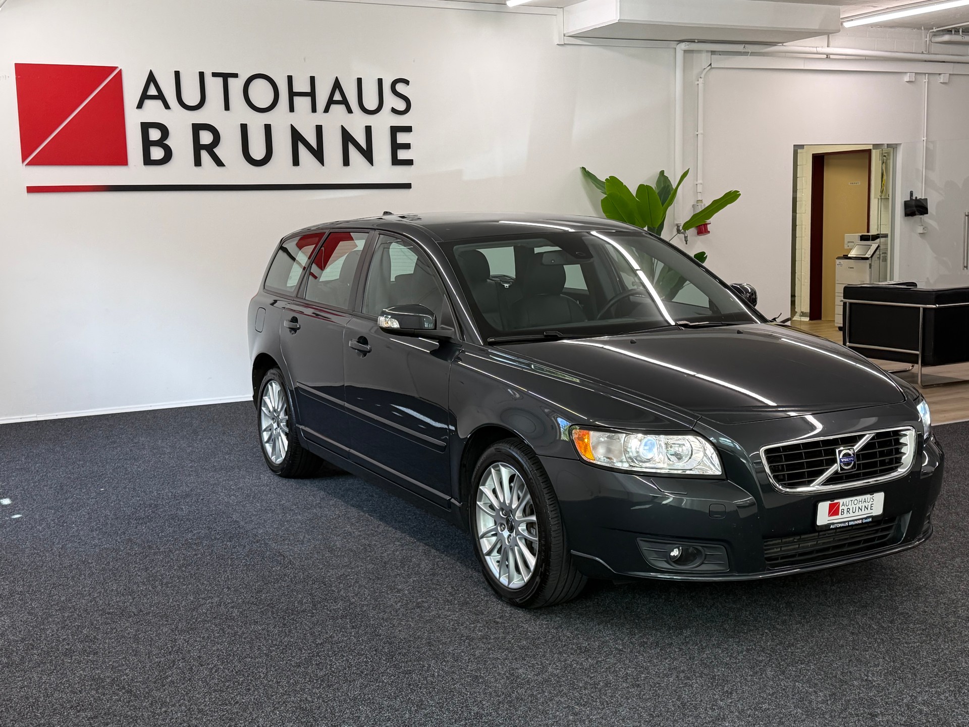 VOLVO V50 2.0D Momentum Powershift-showroom-element-2