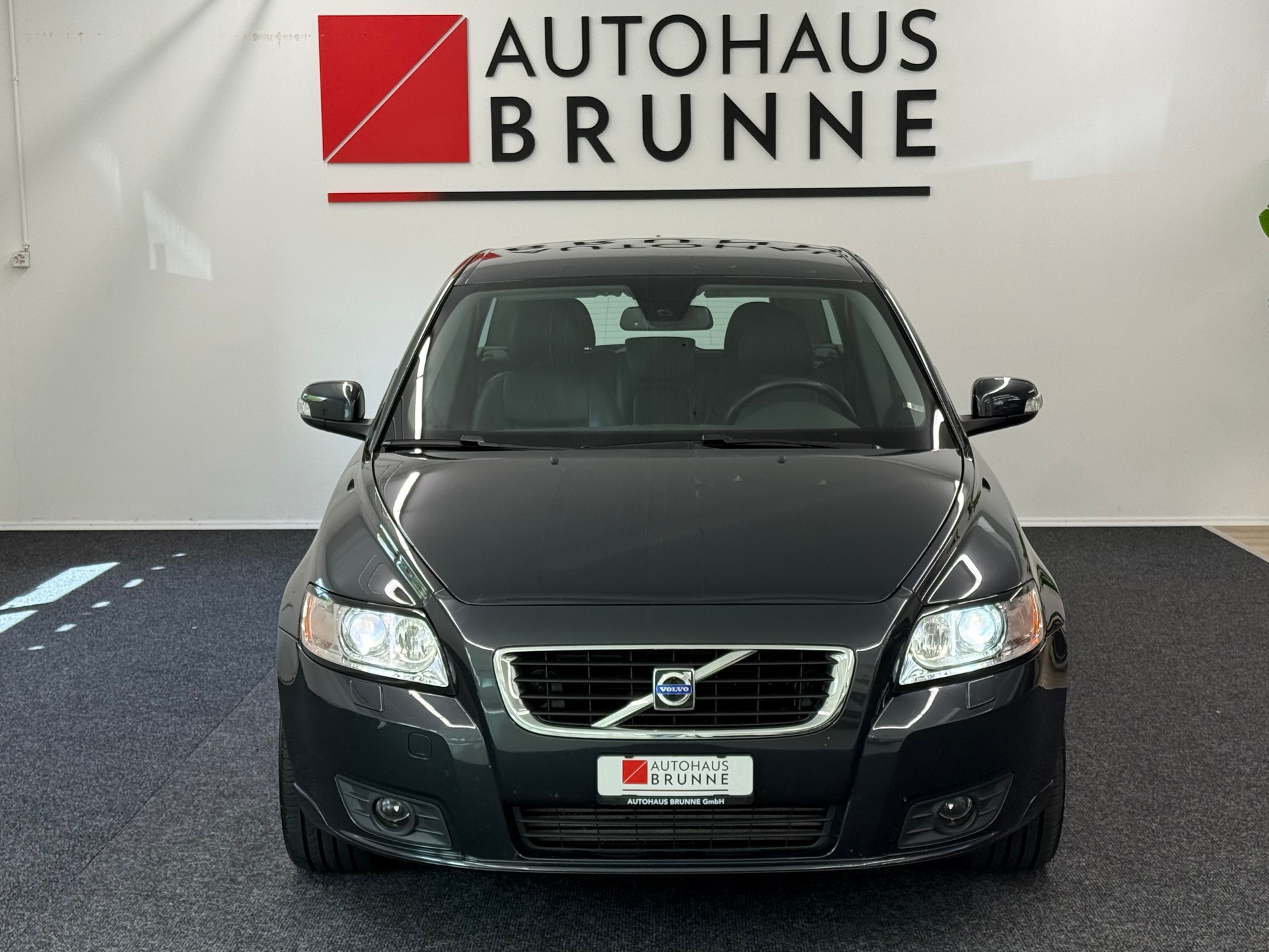 VOLVO V50 2.0D Momentum Powershift-showroom-element-1