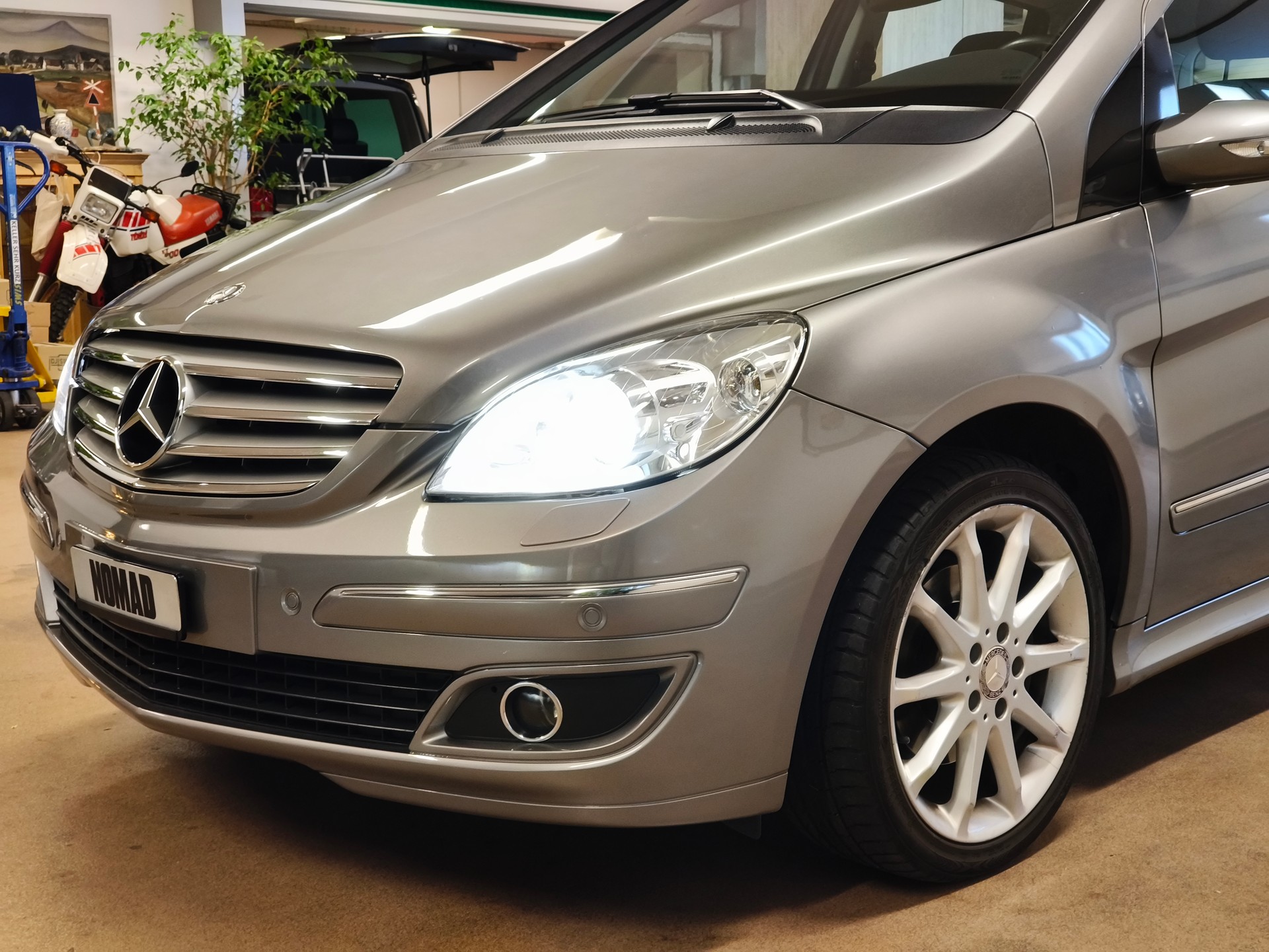 MERCEDES-BENZ B 200 T-showroom-element-1