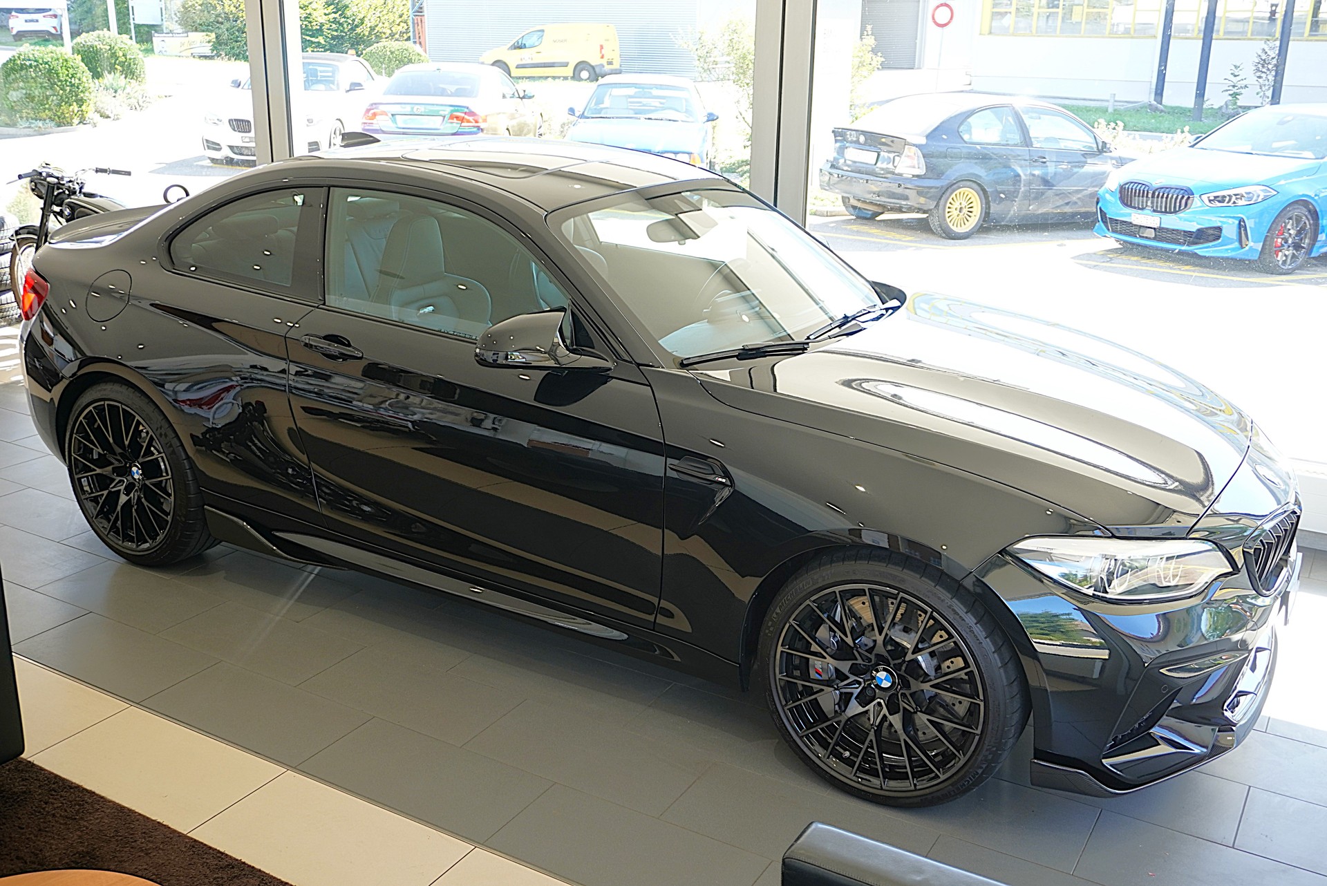 BMW M2 Competition Drivelogic-showroom-element-2