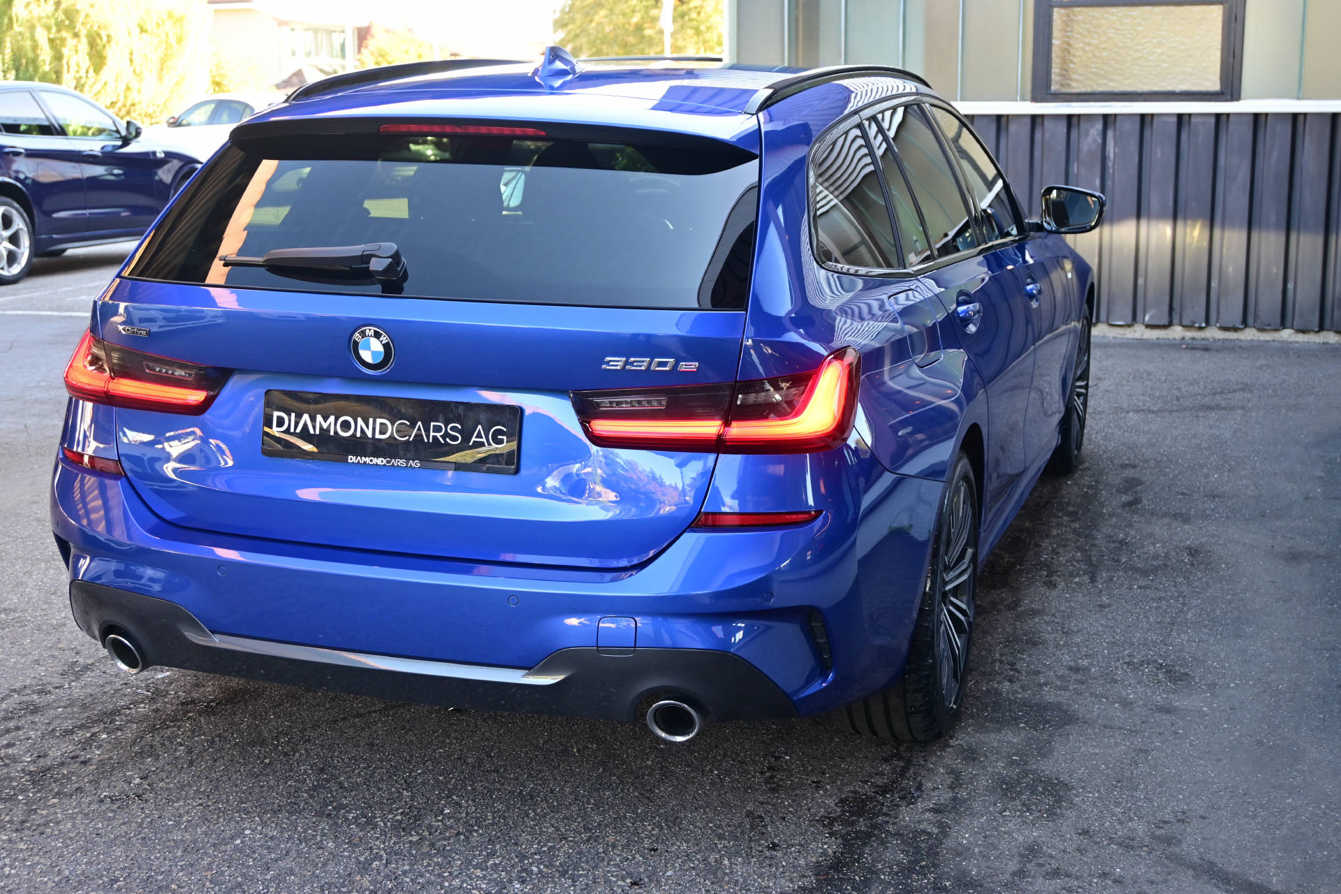 BMW 330e xDrive Touring *M-Sport*AHK*HUD*H&K*8-fach-image-8