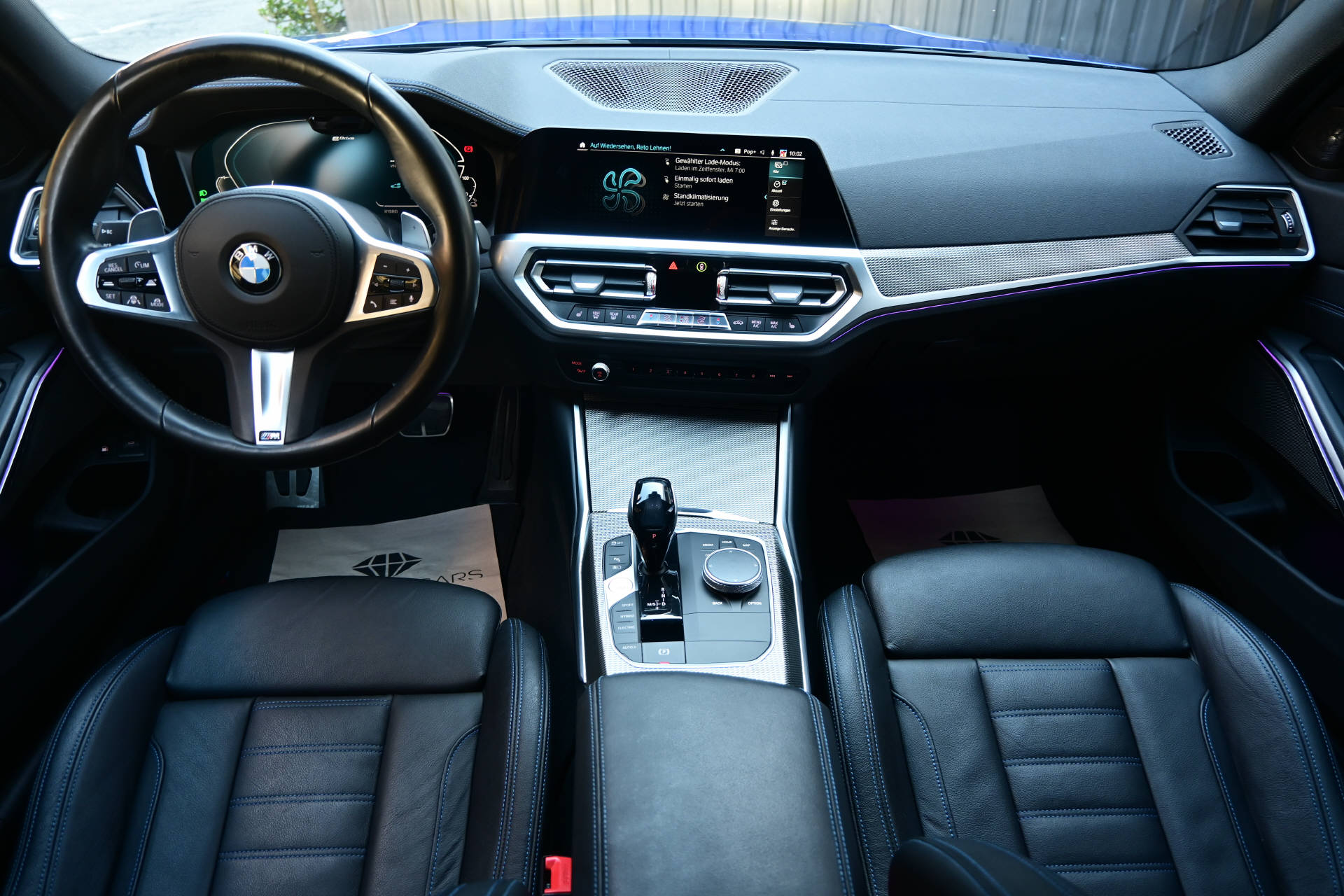 BMW 330e xDrive Touring *M-Sport*AHK*HUD*H&K*8-fach-image-16