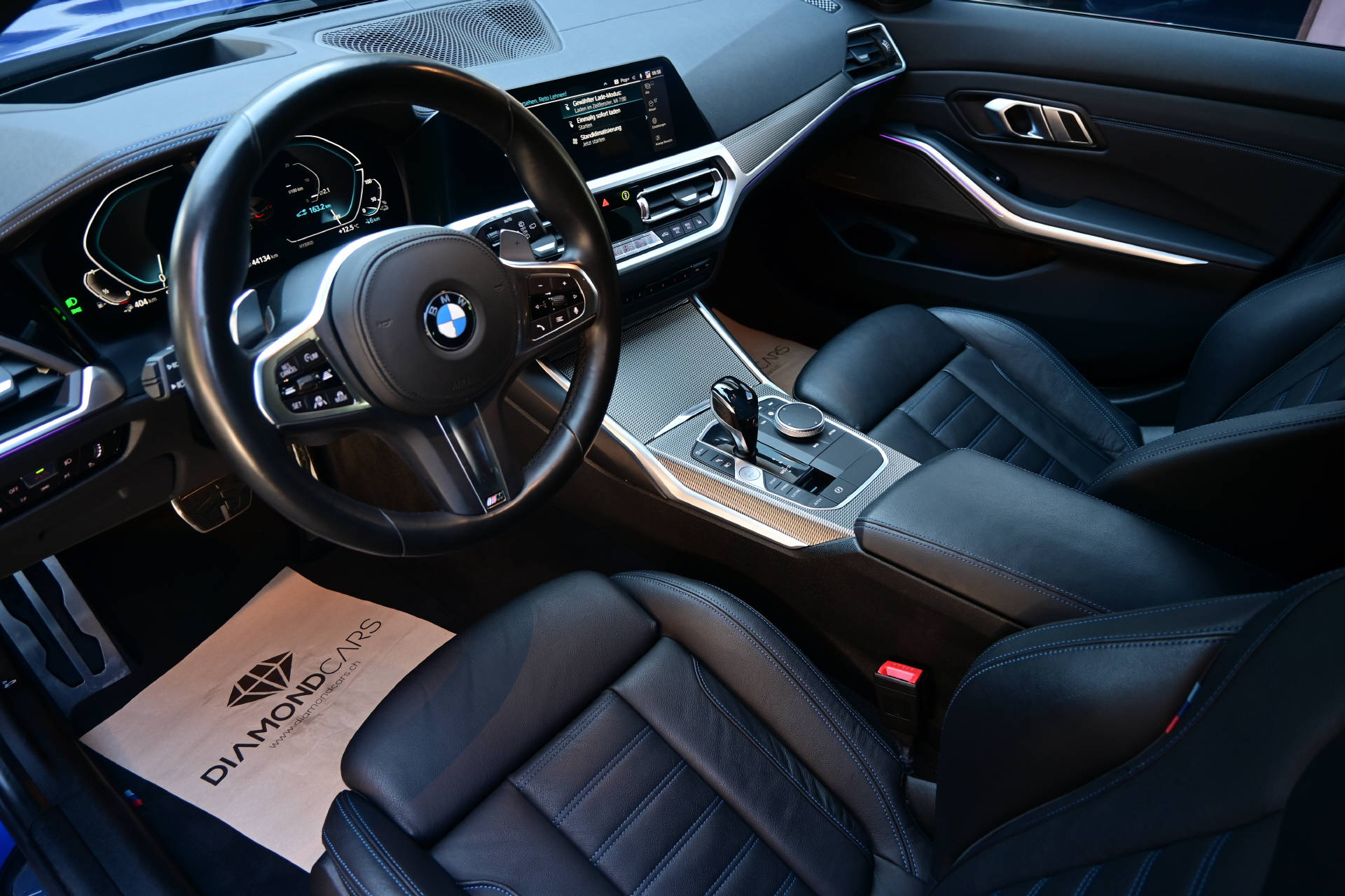 BMW 330e xDrive Touring *M-Sport*AHK*HUD*H&K*8-fach-image-11