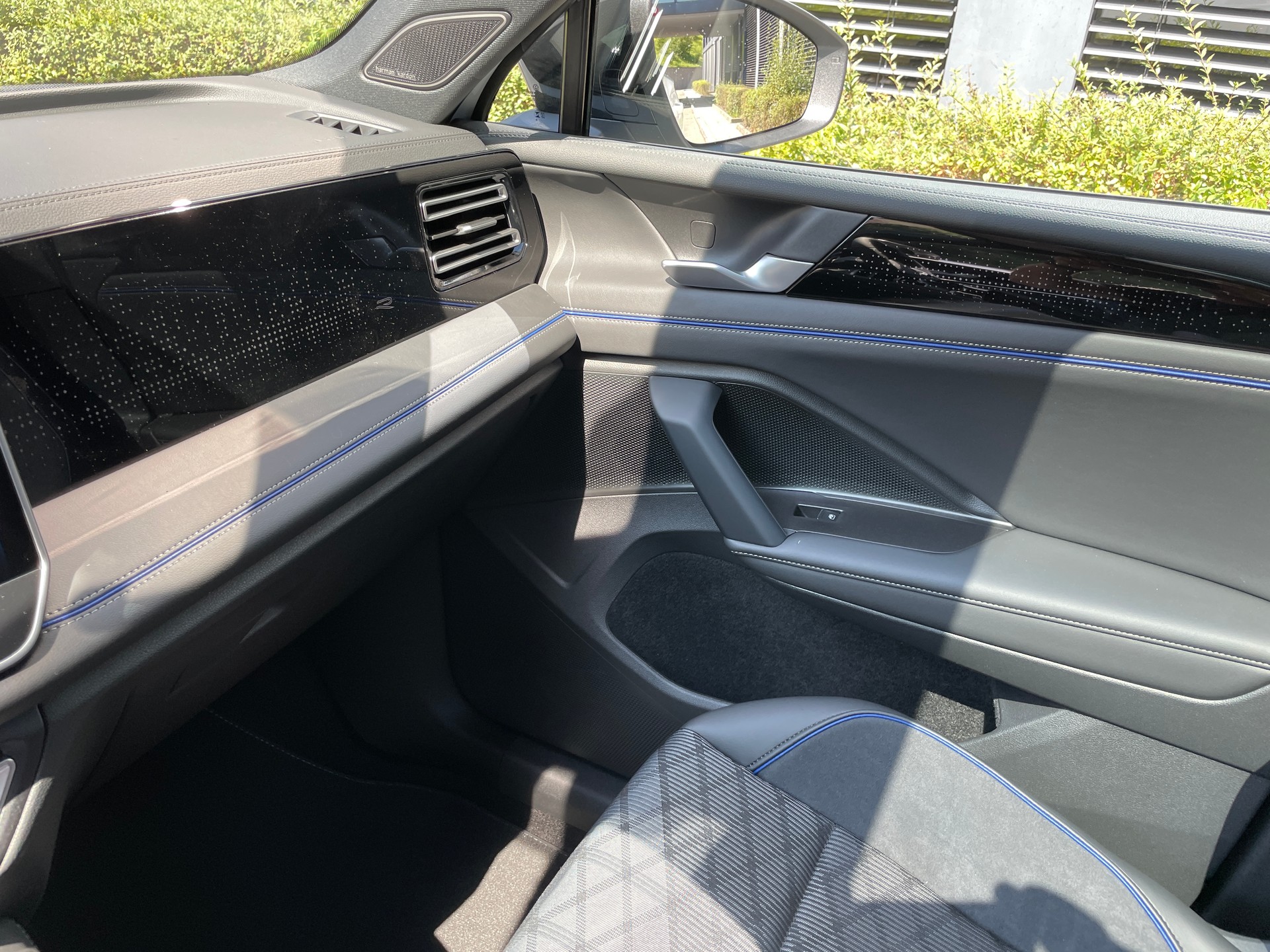 VW Tiguan 2.0 TDI SCR R-Line 4Motion DSG-image-22