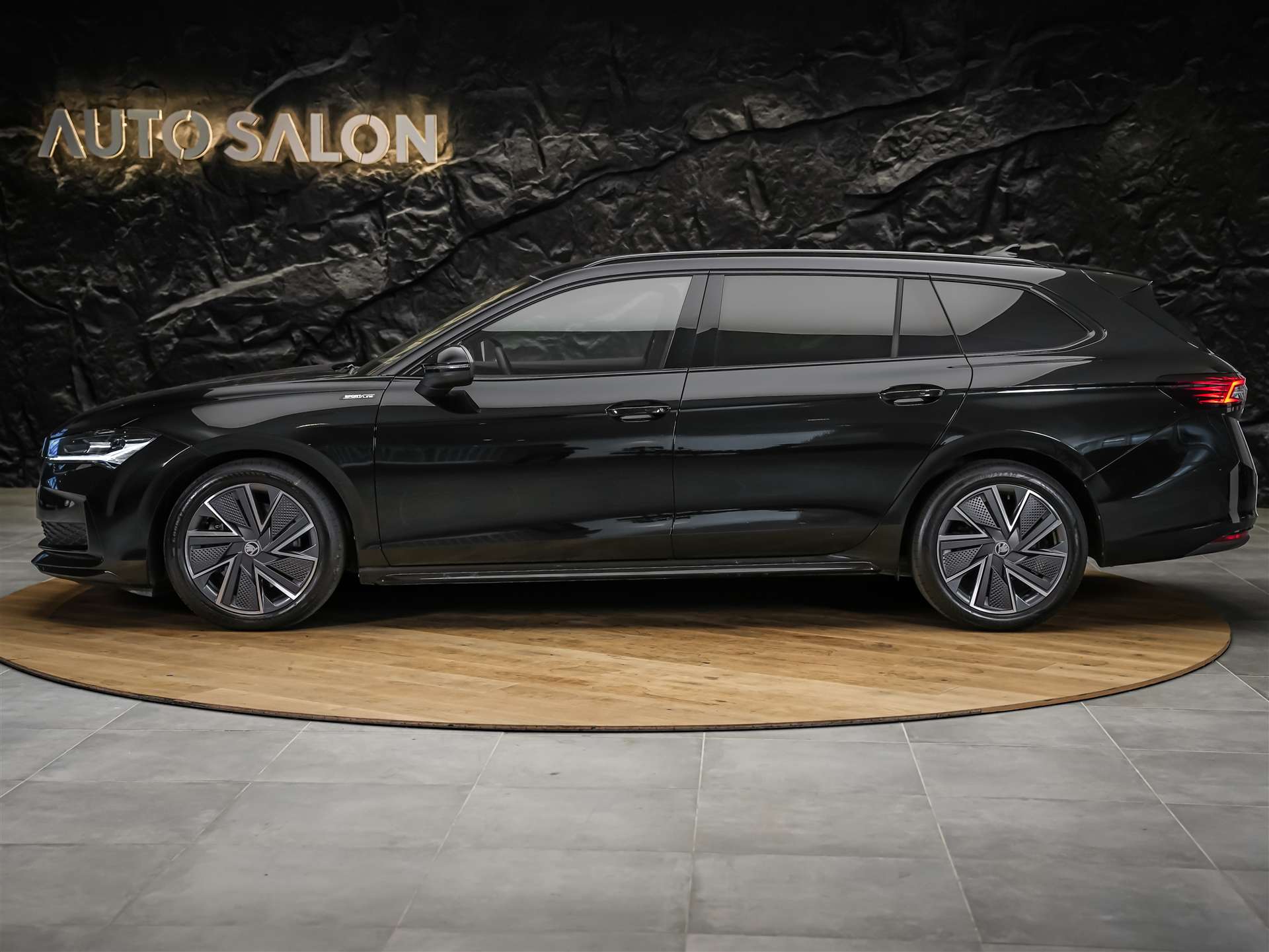 SKODA Superb Combi 2.0 TDi Sportline 4x4 DSG *Facelift*Werksgarantie*Massage*-showroom-element-2