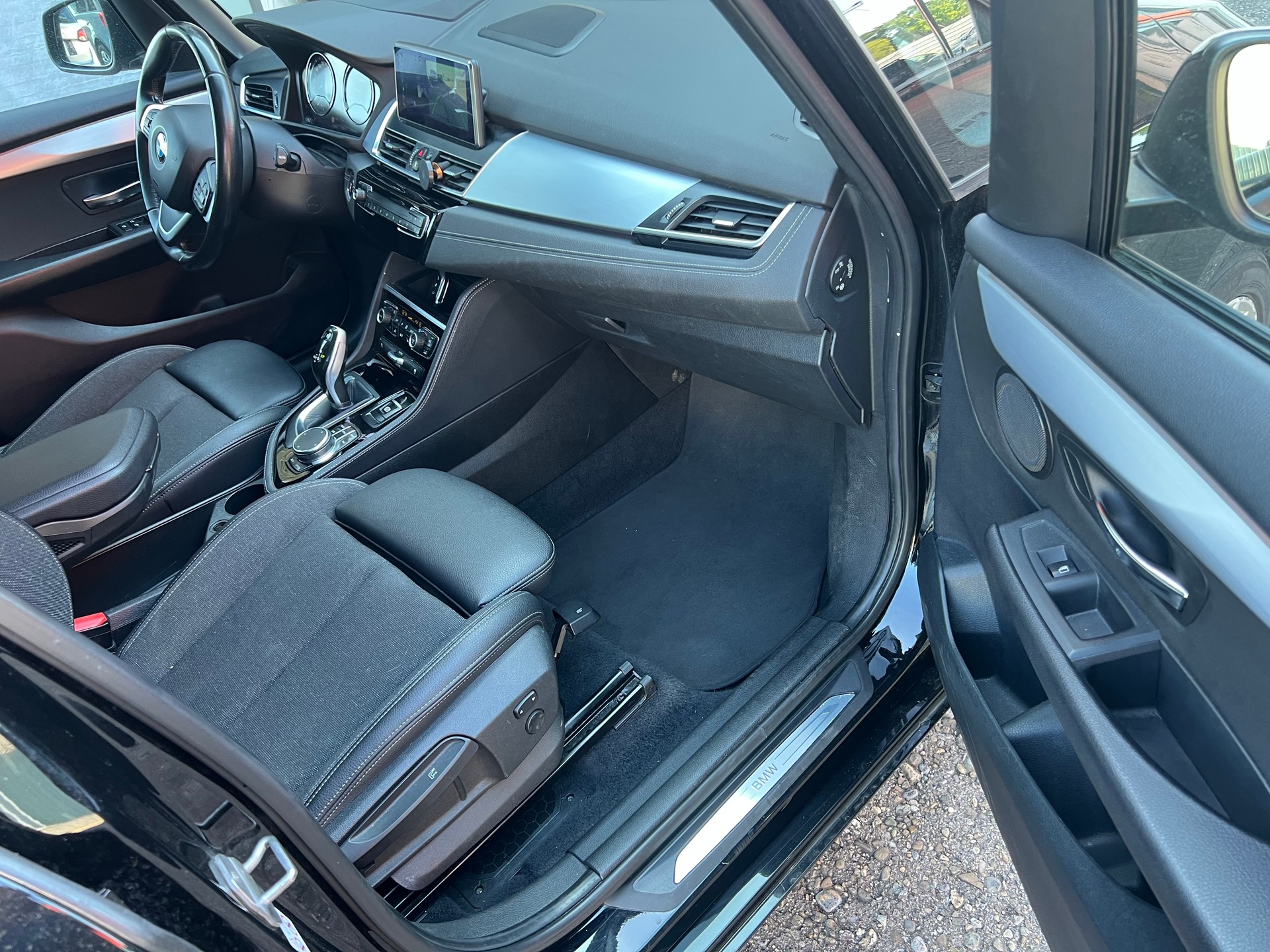 BMW 218d xDrive Gran Tourer Steptronic Luxury Line 7 PLATZ-image-15