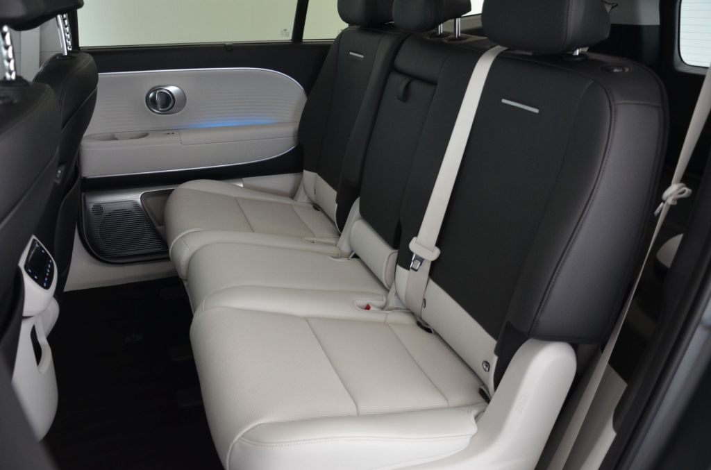 HYUNDAI Ioniq 9 110kWh Prestige Line 4WD-image-15