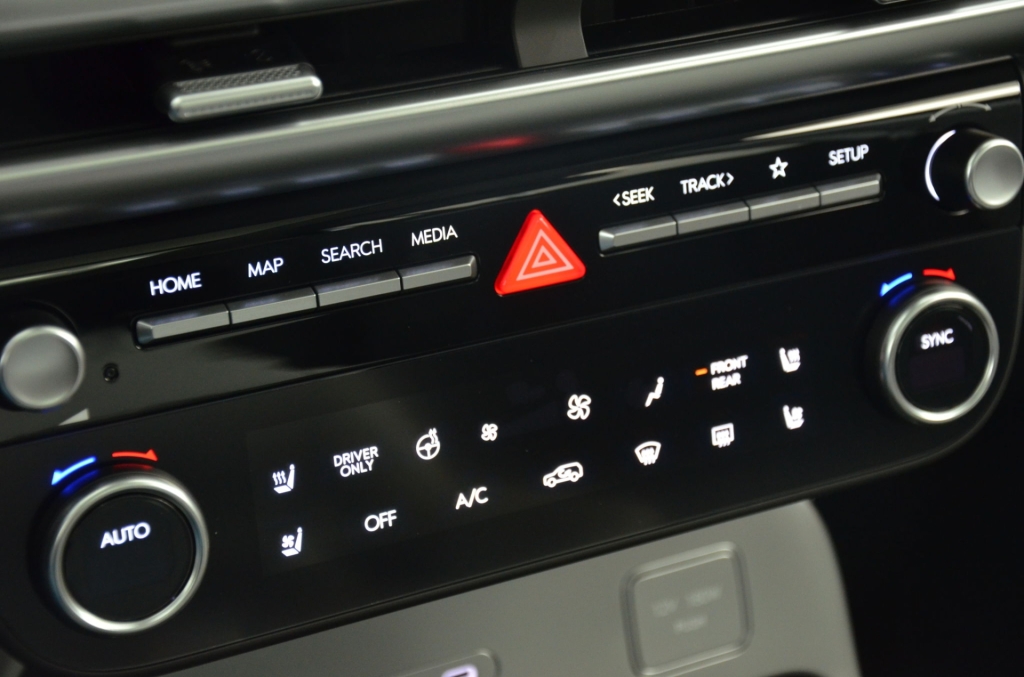 HYUNDAI Ioniq 9 110kWh Prestige Line 4WD-image-27