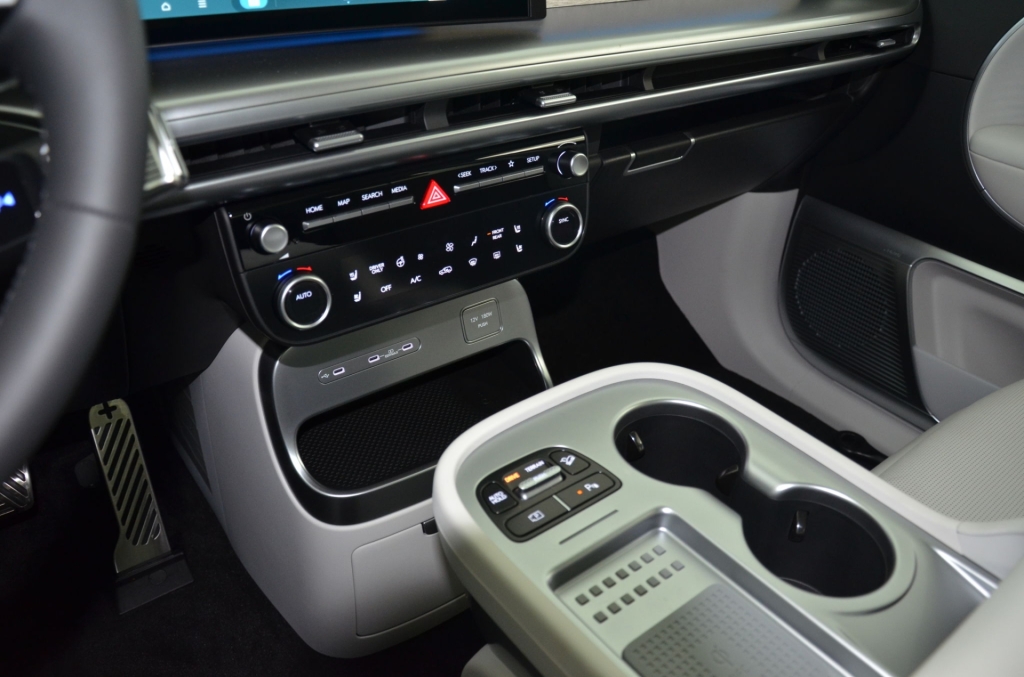 HYUNDAI Ioniq 9 110kWh Prestige Line 4WD-image-28