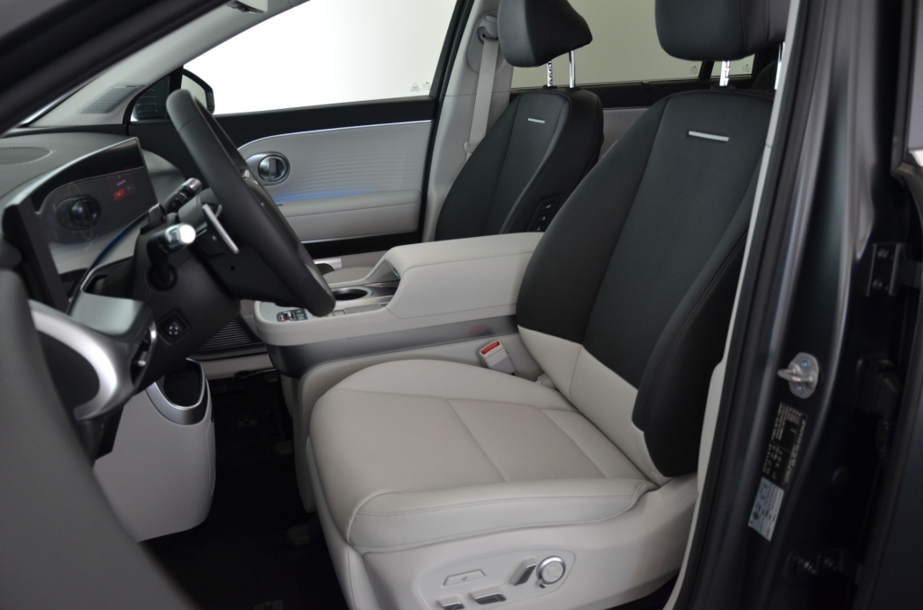 HYUNDAI Ioniq 9 110kWh Prestige Line 4WD-image-14
