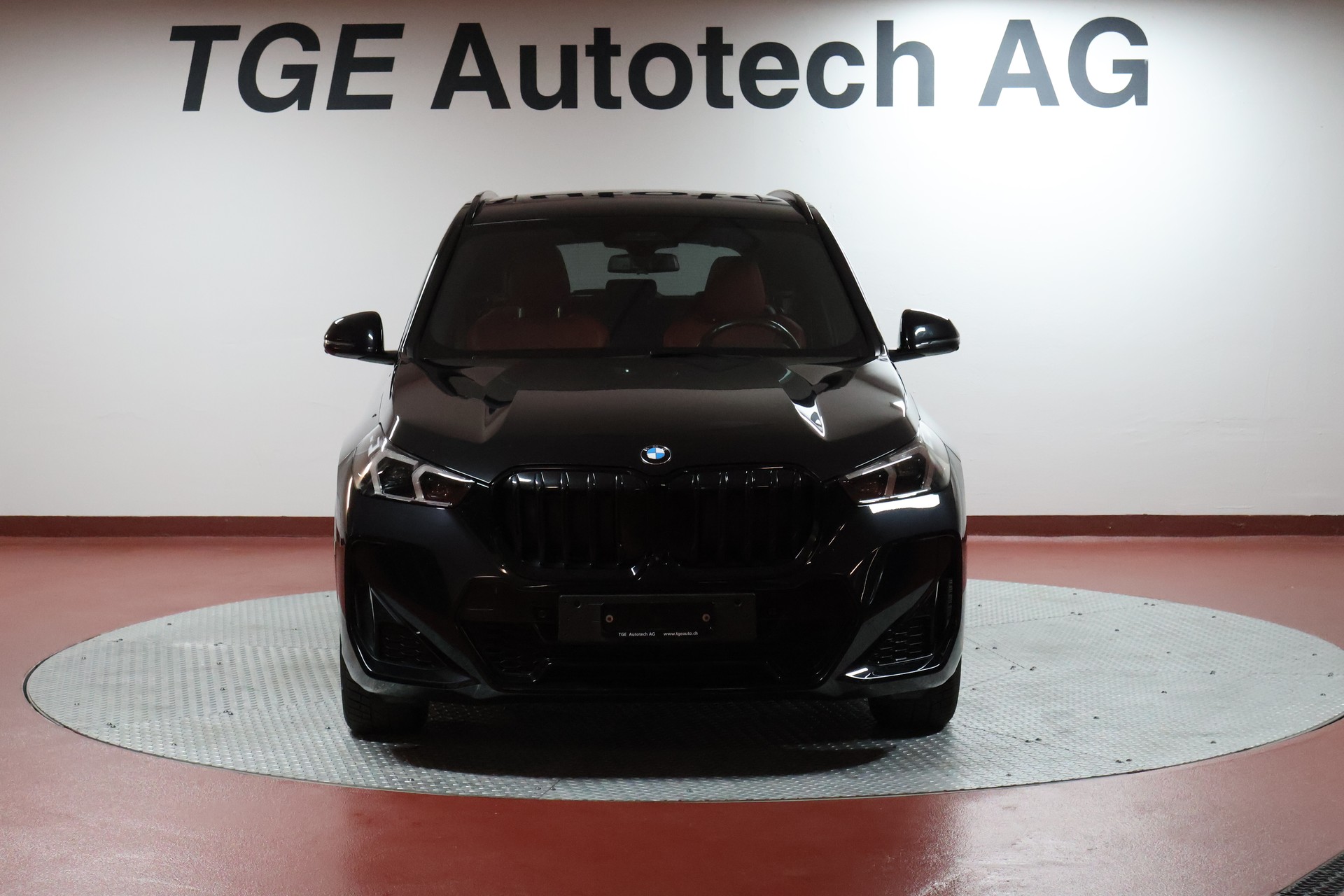 BMW X1 sDrive 18i M Sport-showroom-element-1