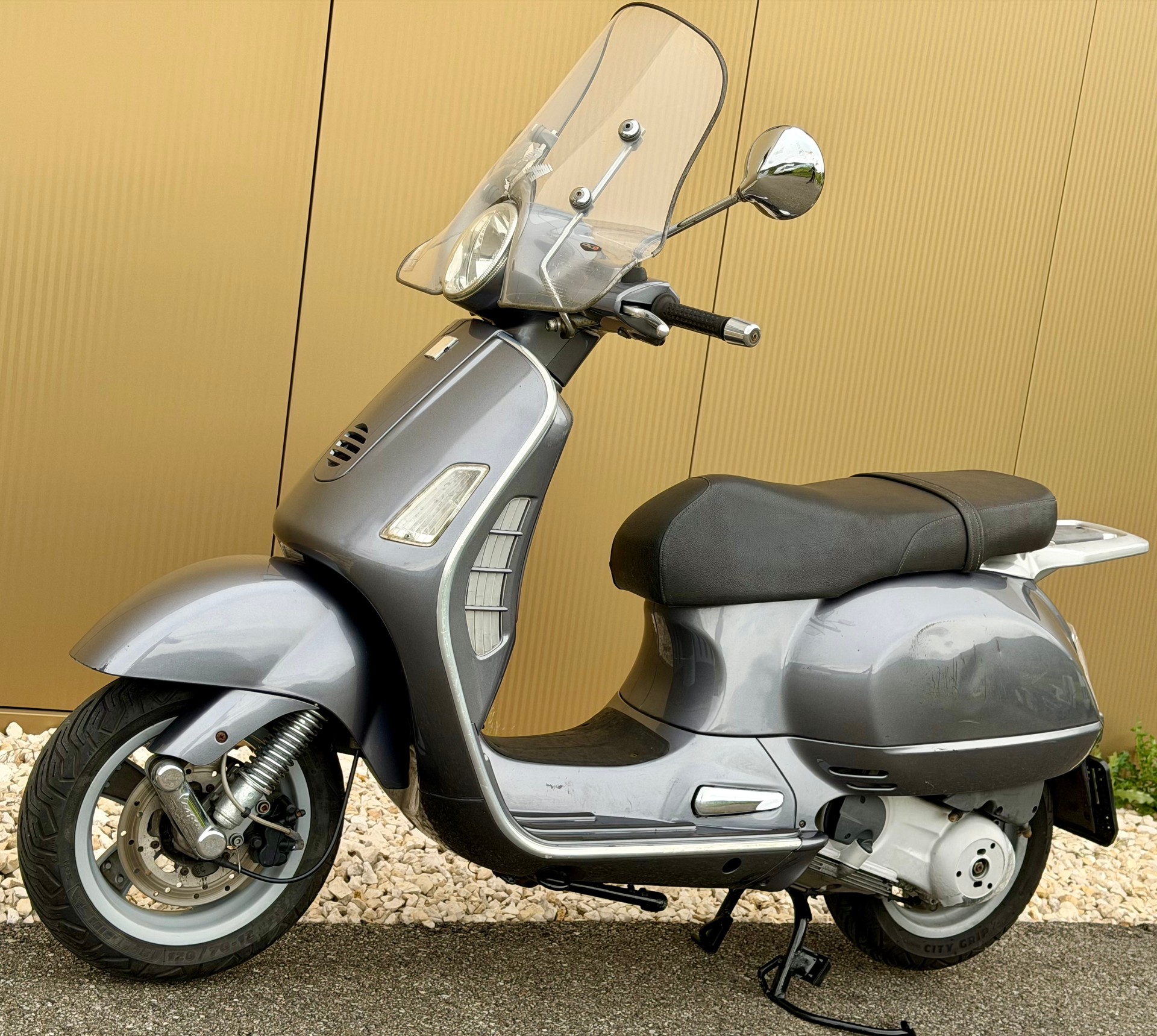 PIAGGIO Vespa 200 GT-image-9