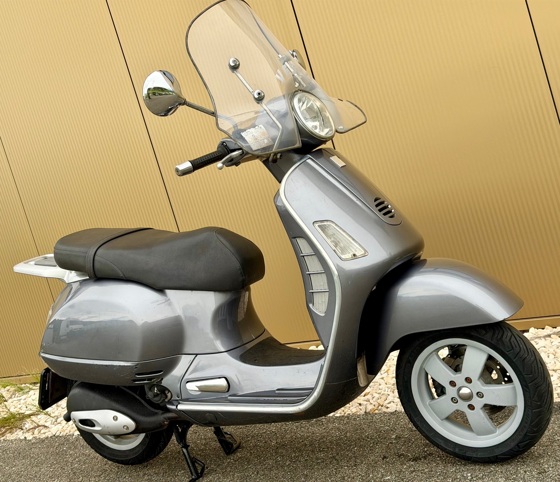 PIAGGIO Vespa 200 GT-image-2