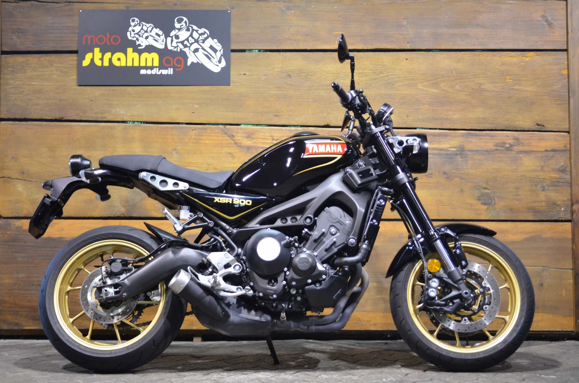 YAMAHA XSR 900 ABS-image-1
