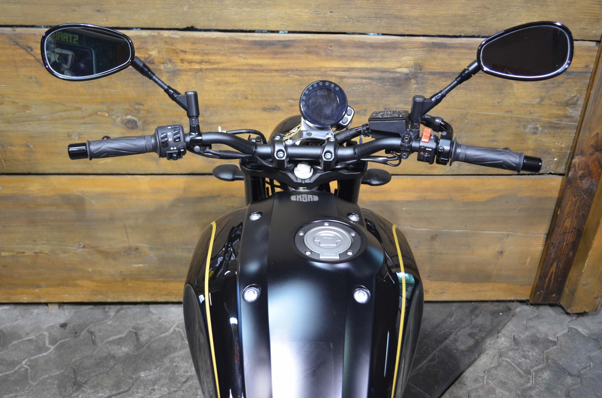 YAMAHA XSR 900 ABS-image-2