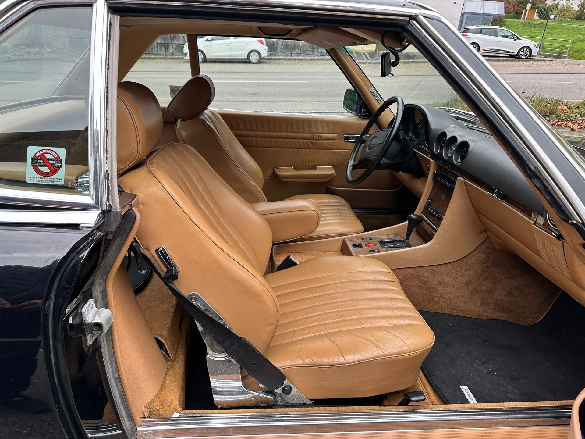 MERCEDES-BENZ 560 SL-image-12