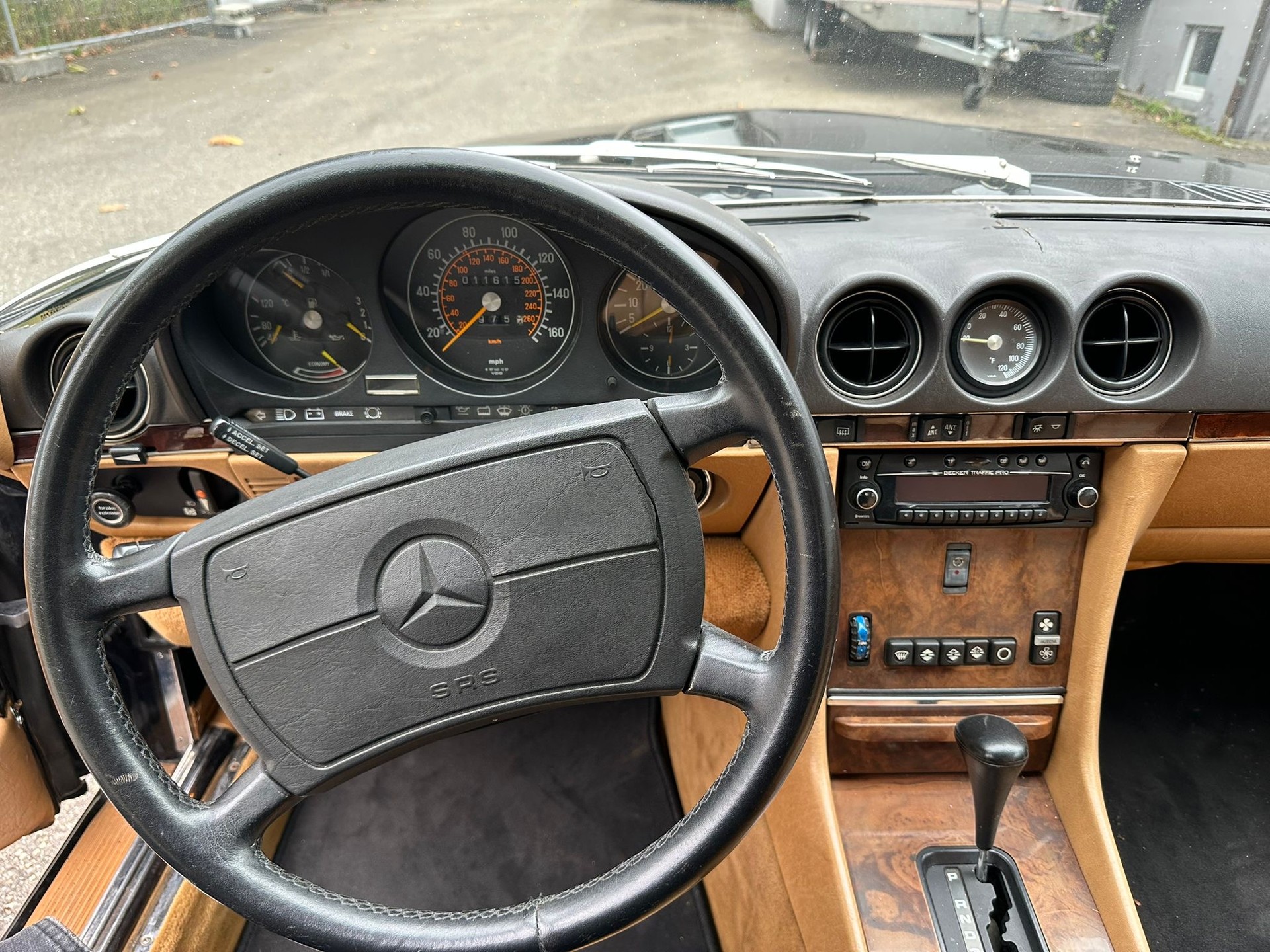MERCEDES-BENZ 560 SL-image-15