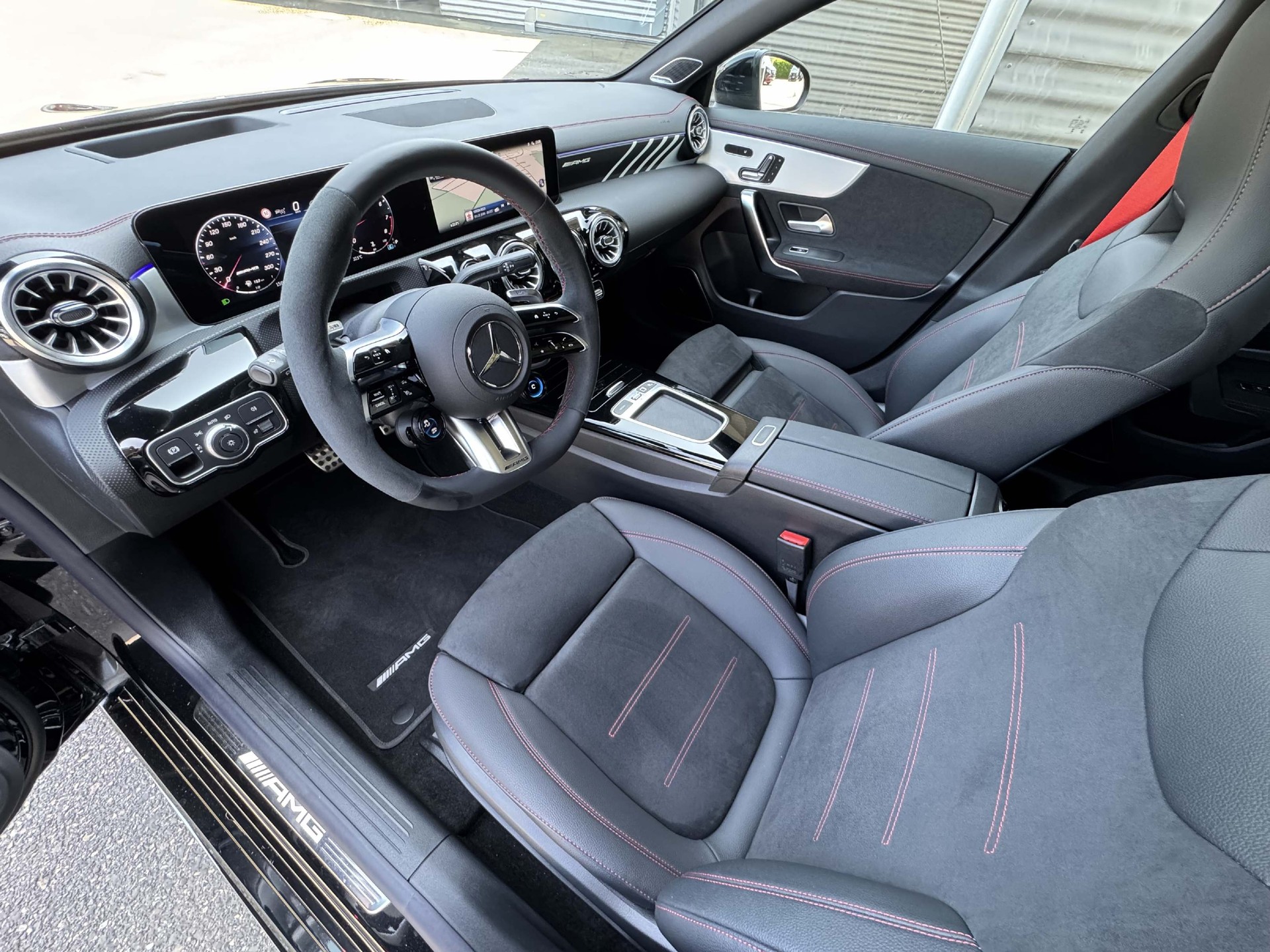 MERCEDES-BENZ CLA 45 S AMG 4Matic+ Shooting Brake-image-6