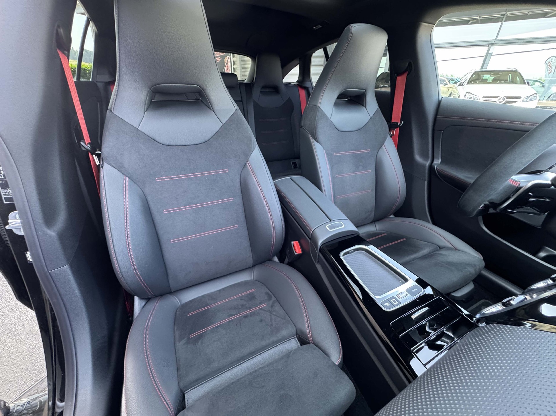 MERCEDES-BENZ CLA 45 S AMG 4Matic+ Shooting Brake-image-8