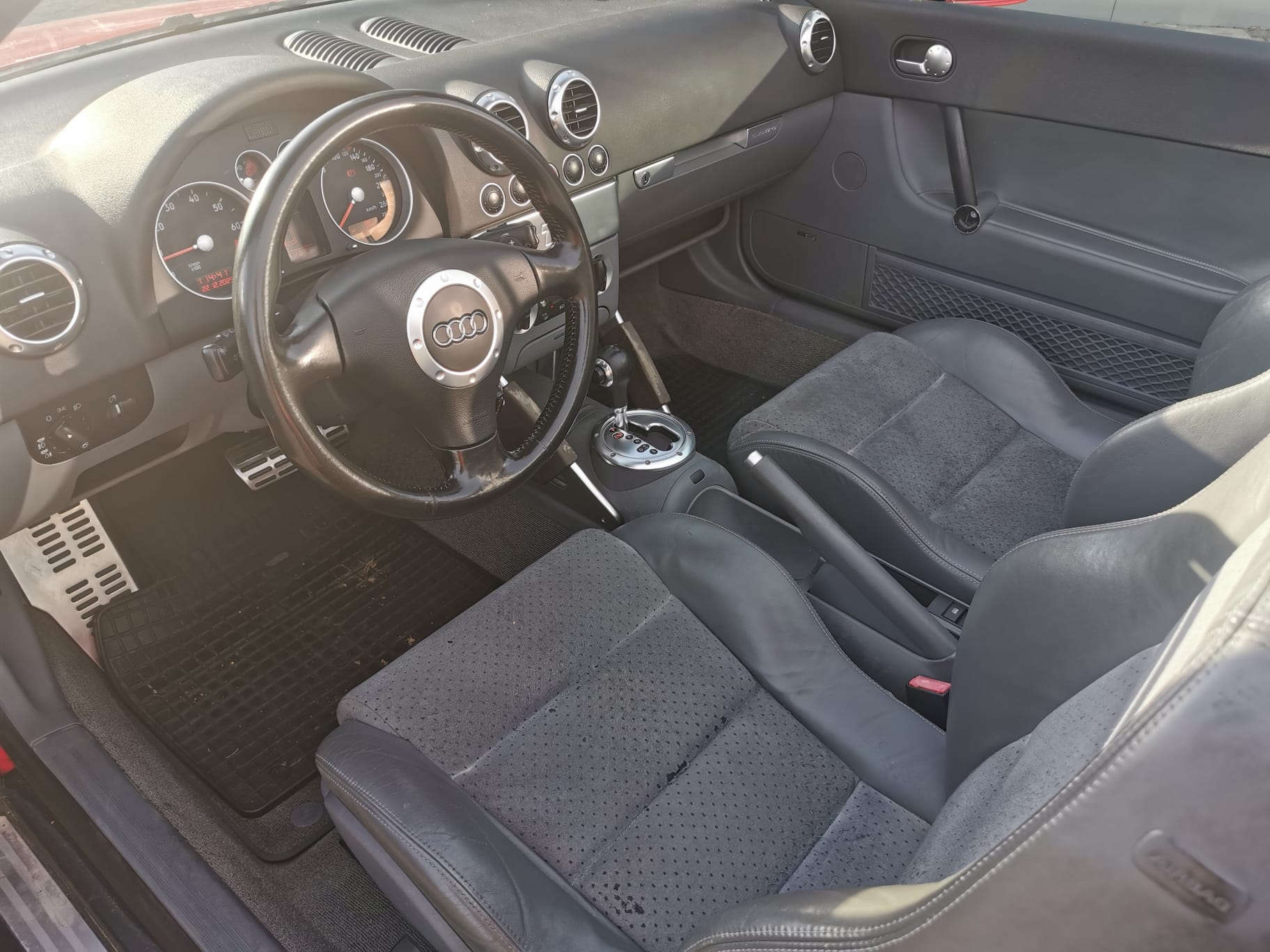 AUDI TT Roadster 3.2 quattro-image-6