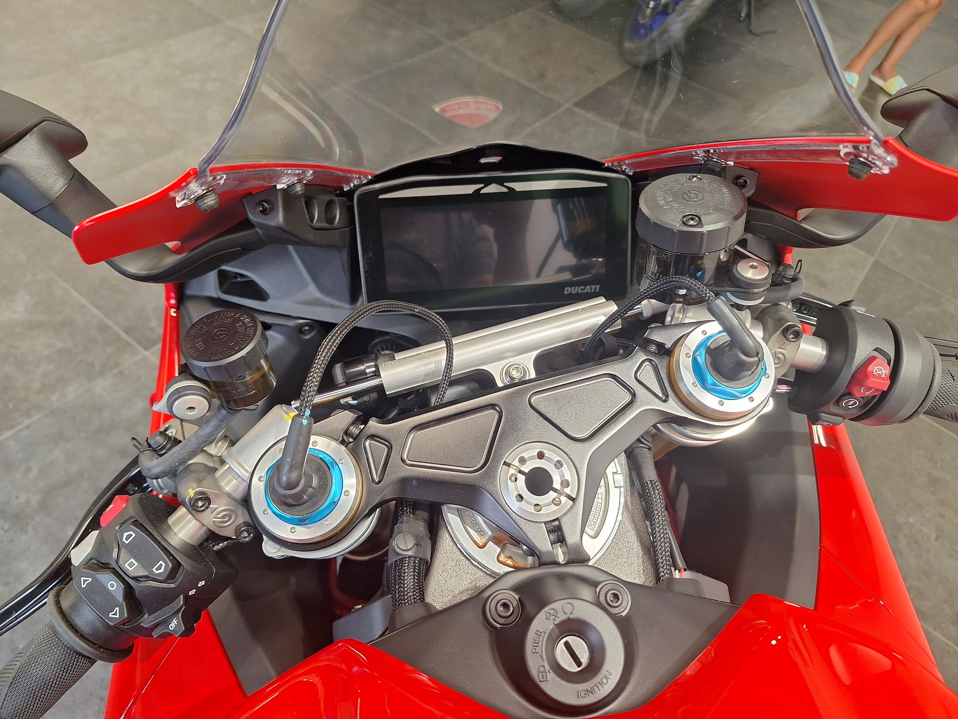 DUCATI Panigale V4 S-image-1