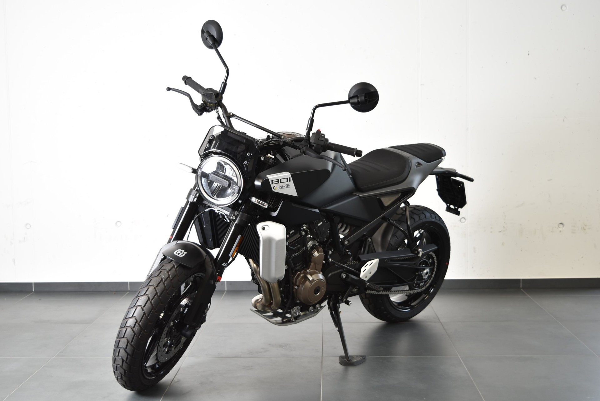HUSQVARNA SVARTPILEN 801-image-1