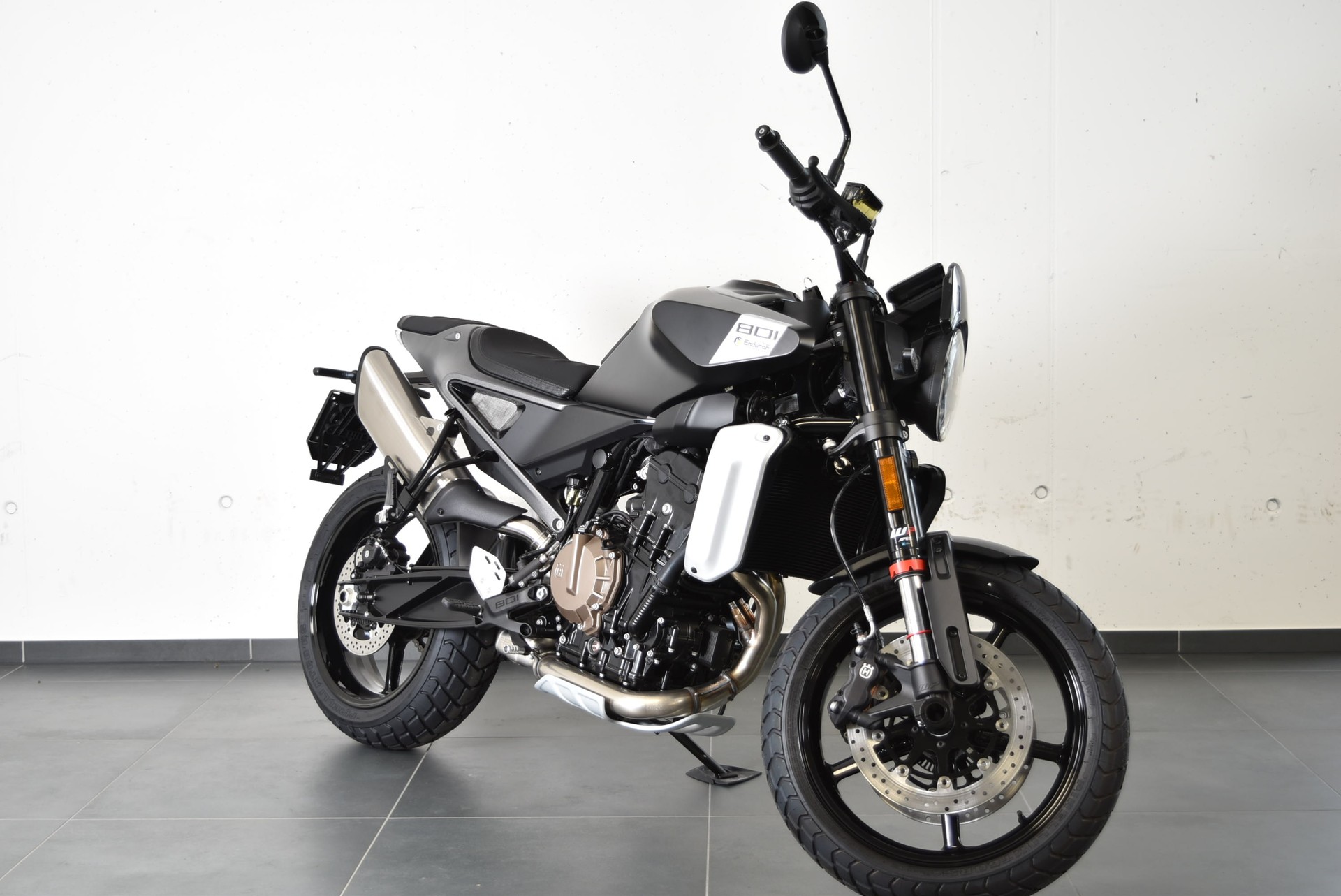 HUSQVARNA SVARTPILEN 801-image-2