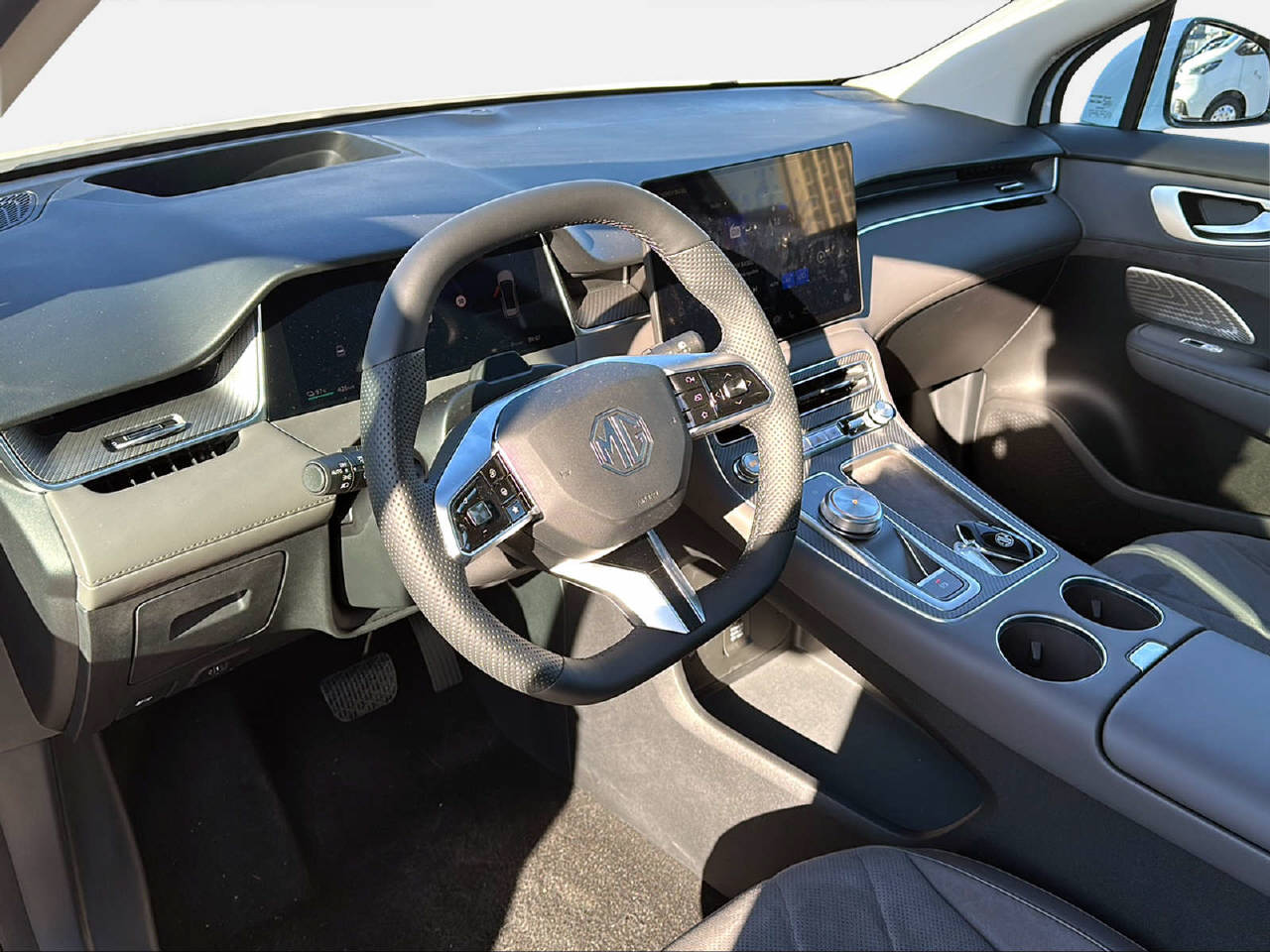 MG S6 EV 77 kWh Luxury 4WD-image-9
