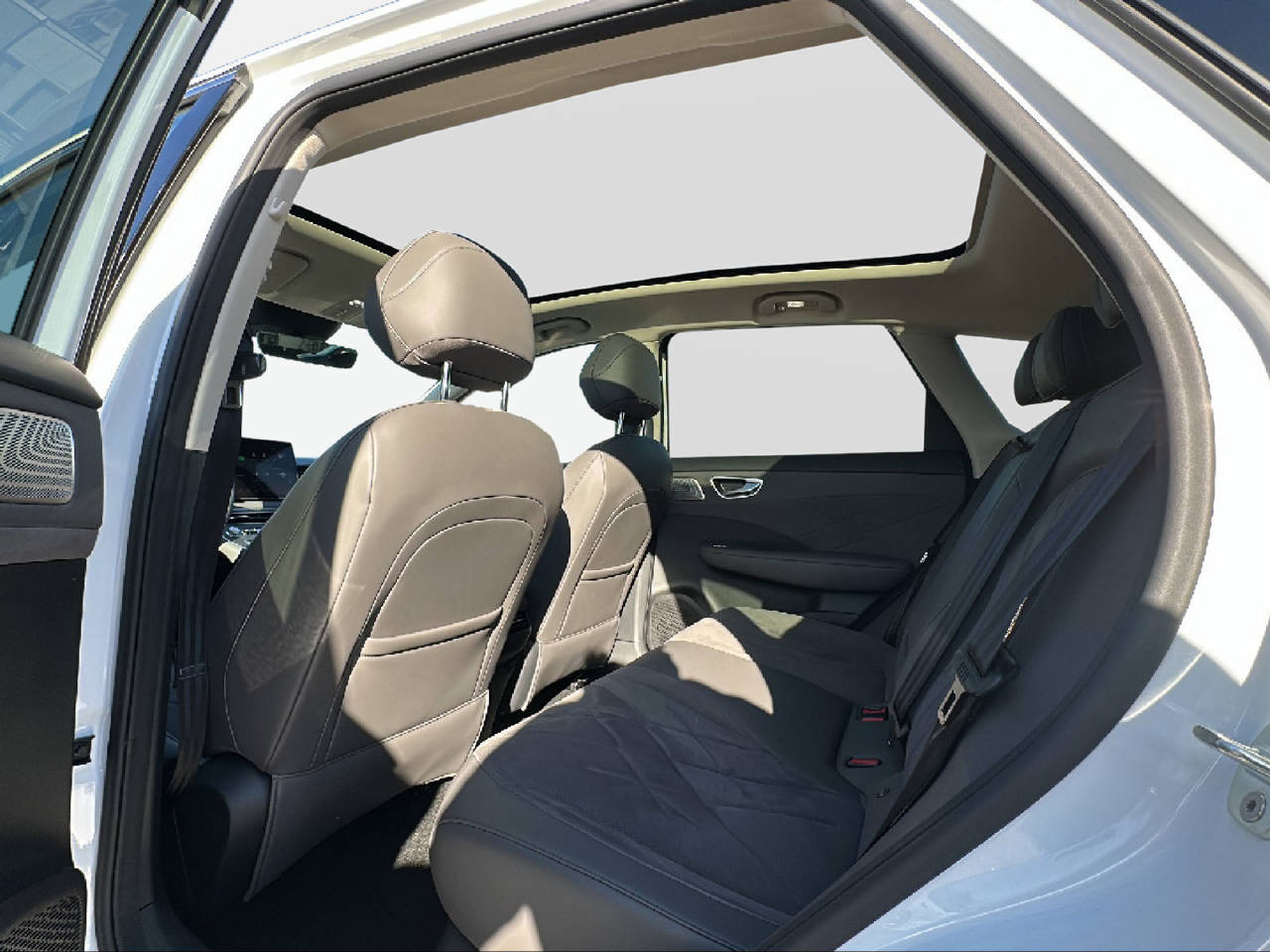 MG S6 EV 77 kWh Luxury 4WD-image-12