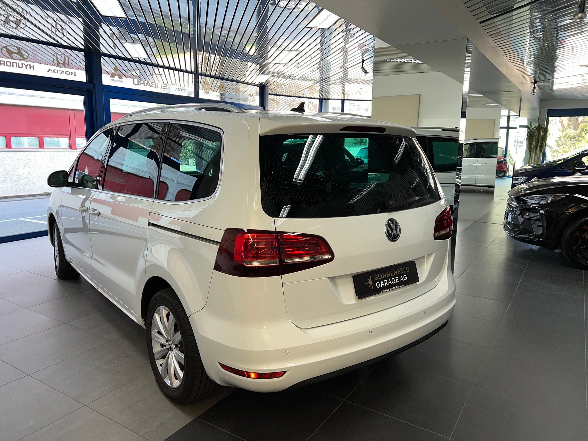 VW Sharan 2.0 TDI BMT Highline 4Motion DSG / AHK 2400KG-showroom-element-3