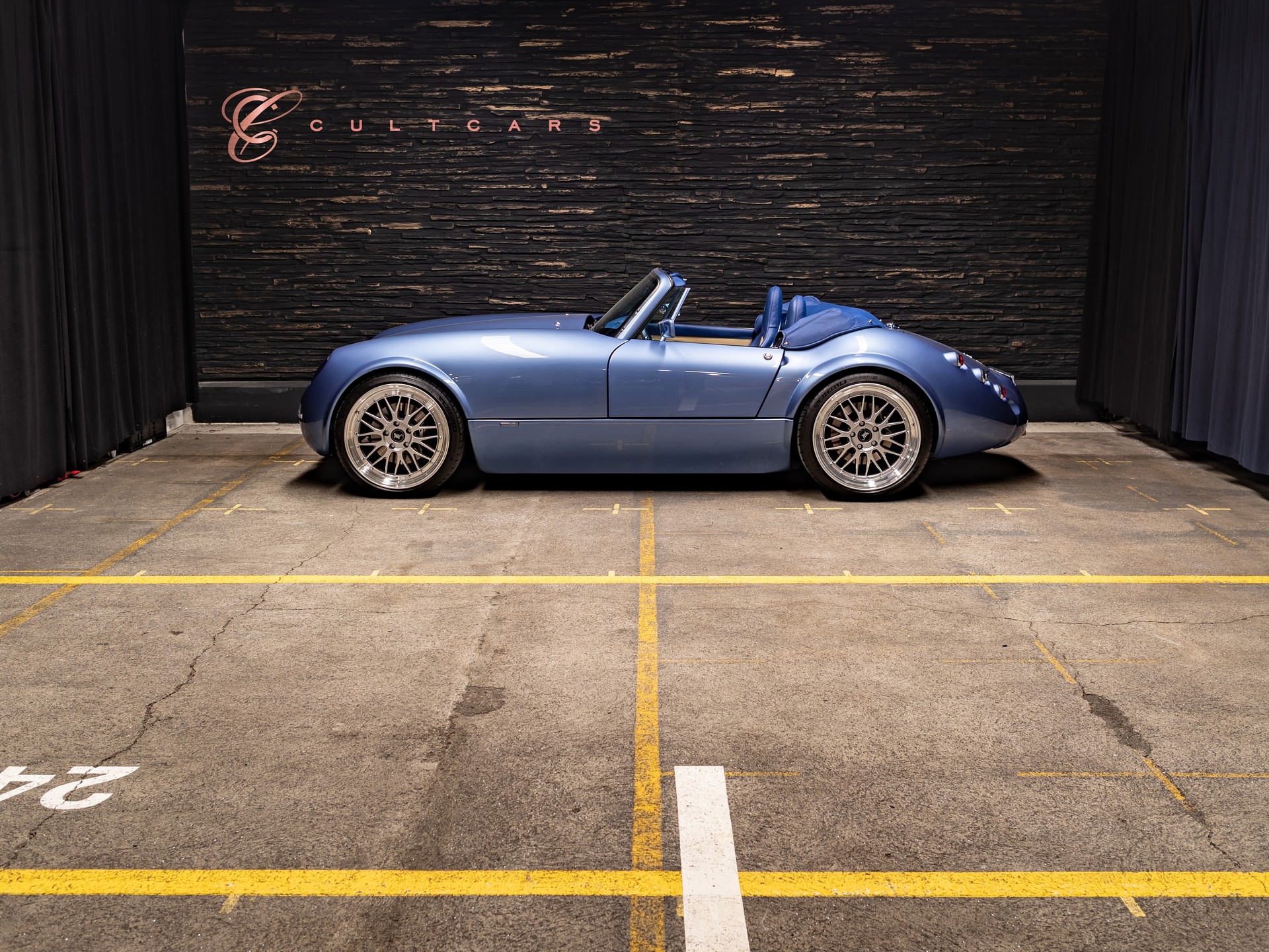 WIESMANN Roadster MF3-showroom-element-1