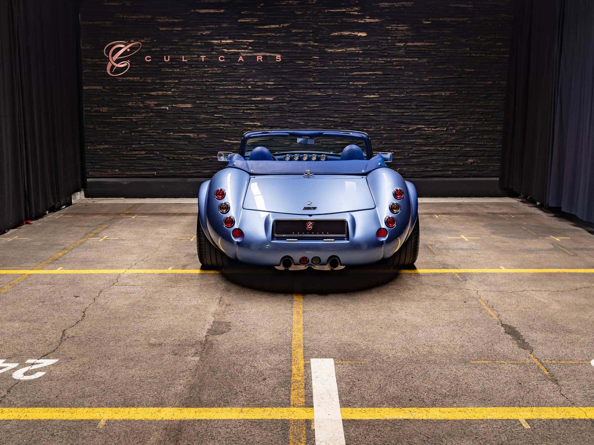 WIESMANN Roadster MF3-showroom-element-3