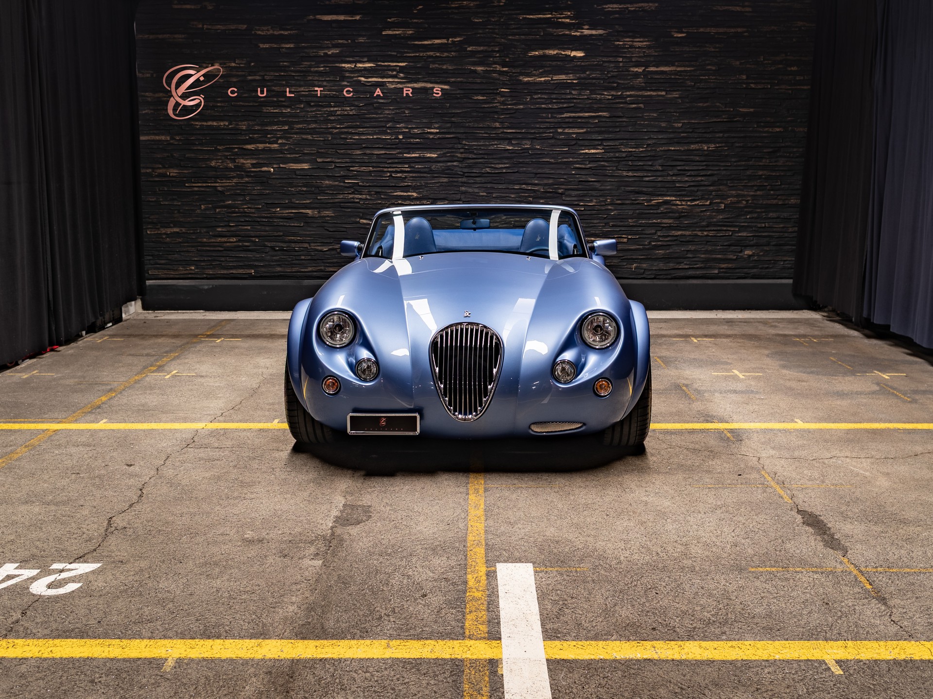 WIESMANN Roadster MF3-showroom-element-2