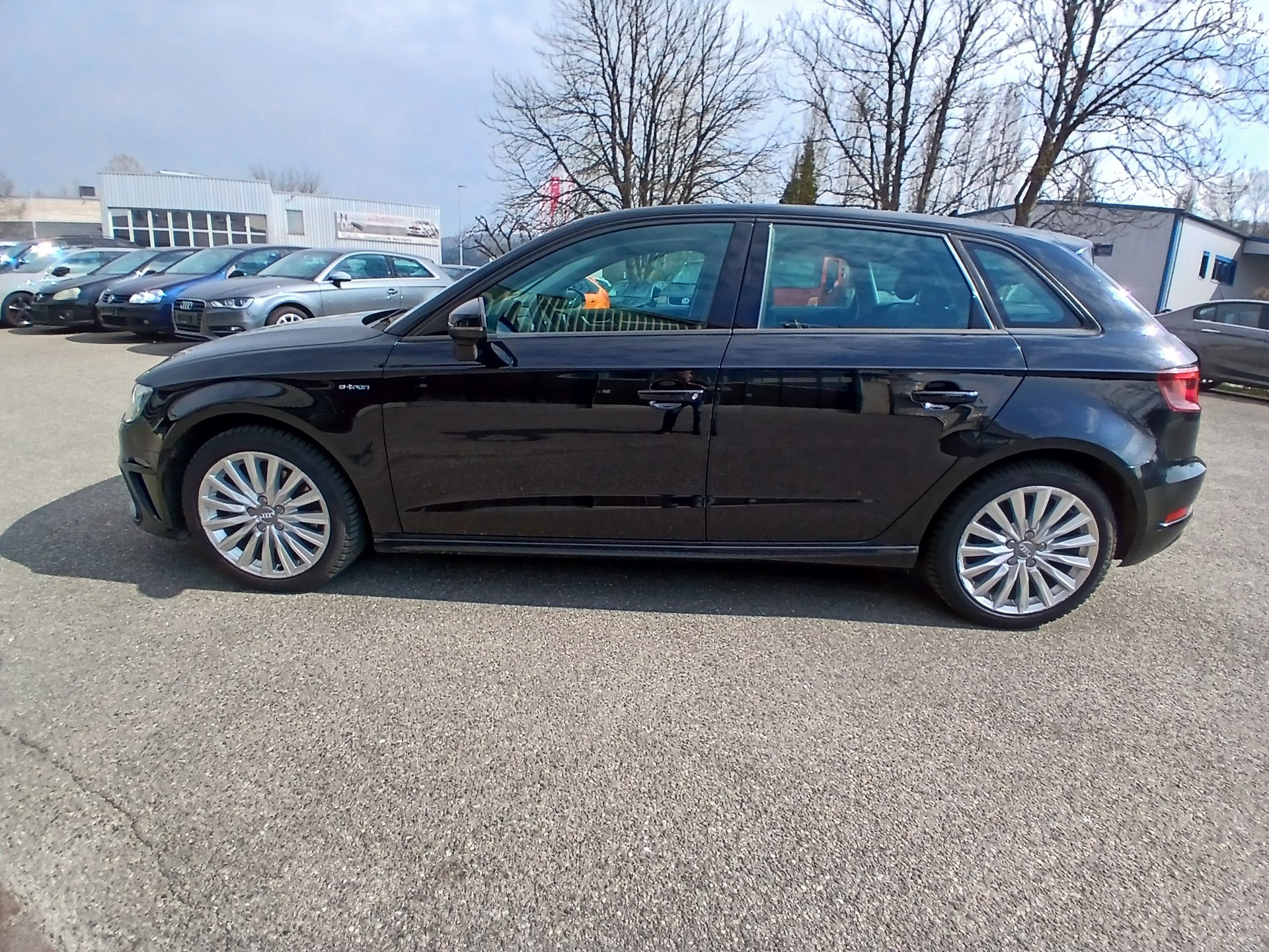 AUDI A3 Sportback 1.4 e-tron Ambition S-tronic-image-1