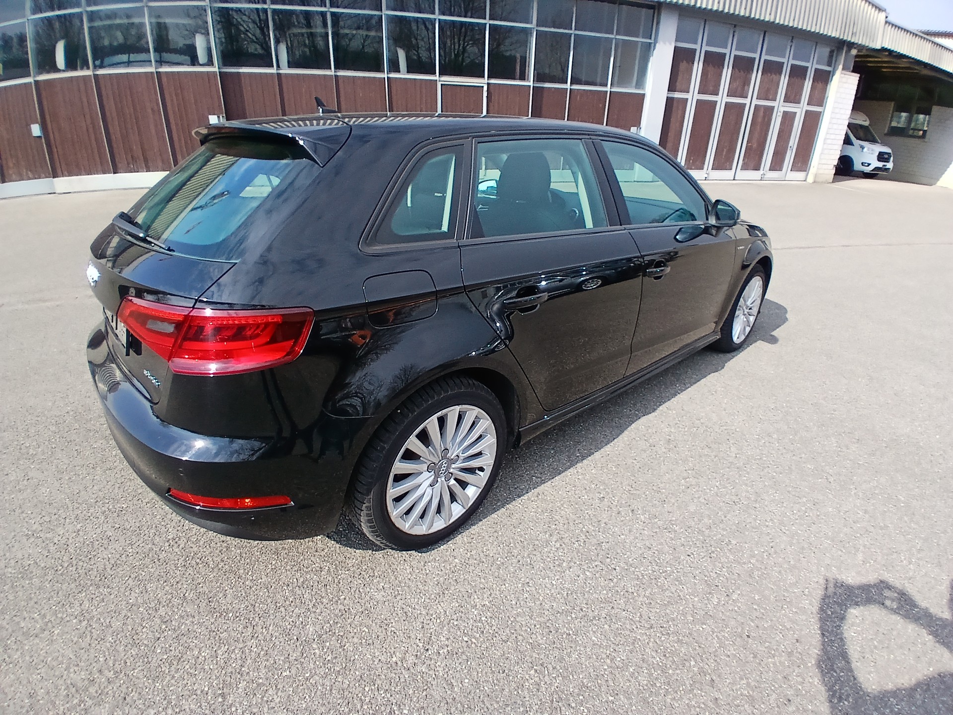AUDI A3 Sportback 1.4 e-tron Ambition S-tronic-image-4
