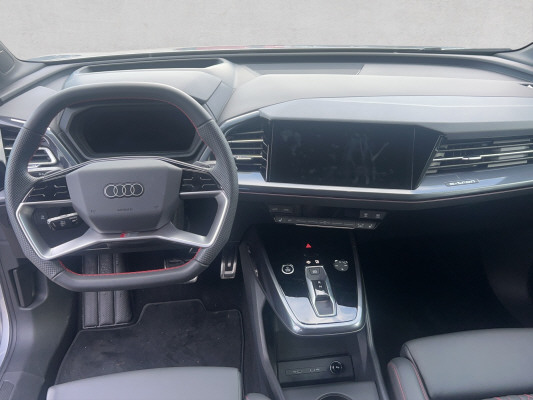 AUDI Q4 e-tron 55 quattro-image-11