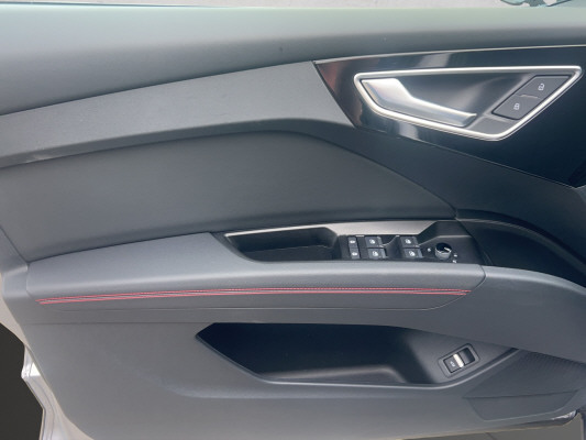 AUDI Q4 e-tron 55 quattro-image-9