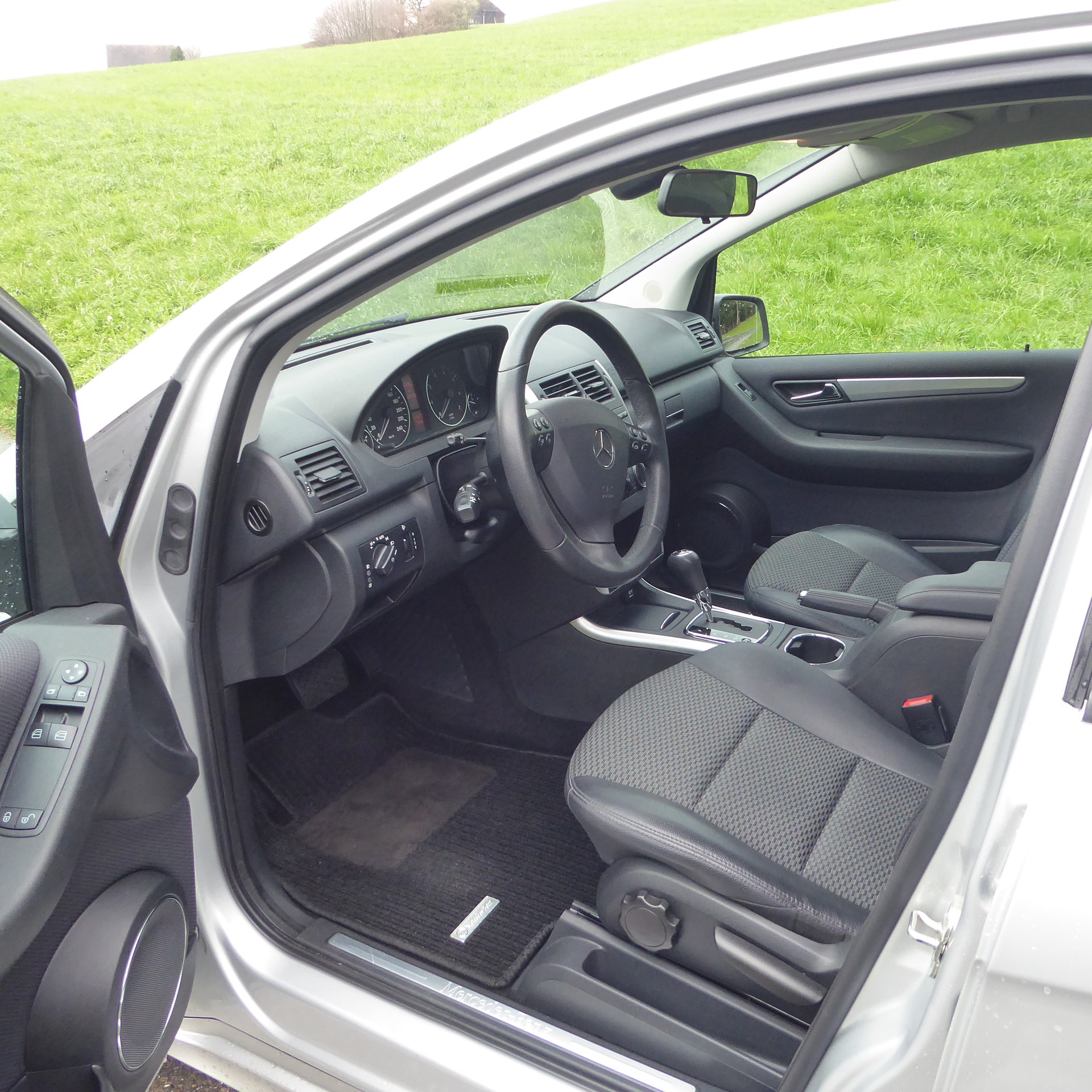 MERCEDES-BENZ A 170 Avantgarde-image-5