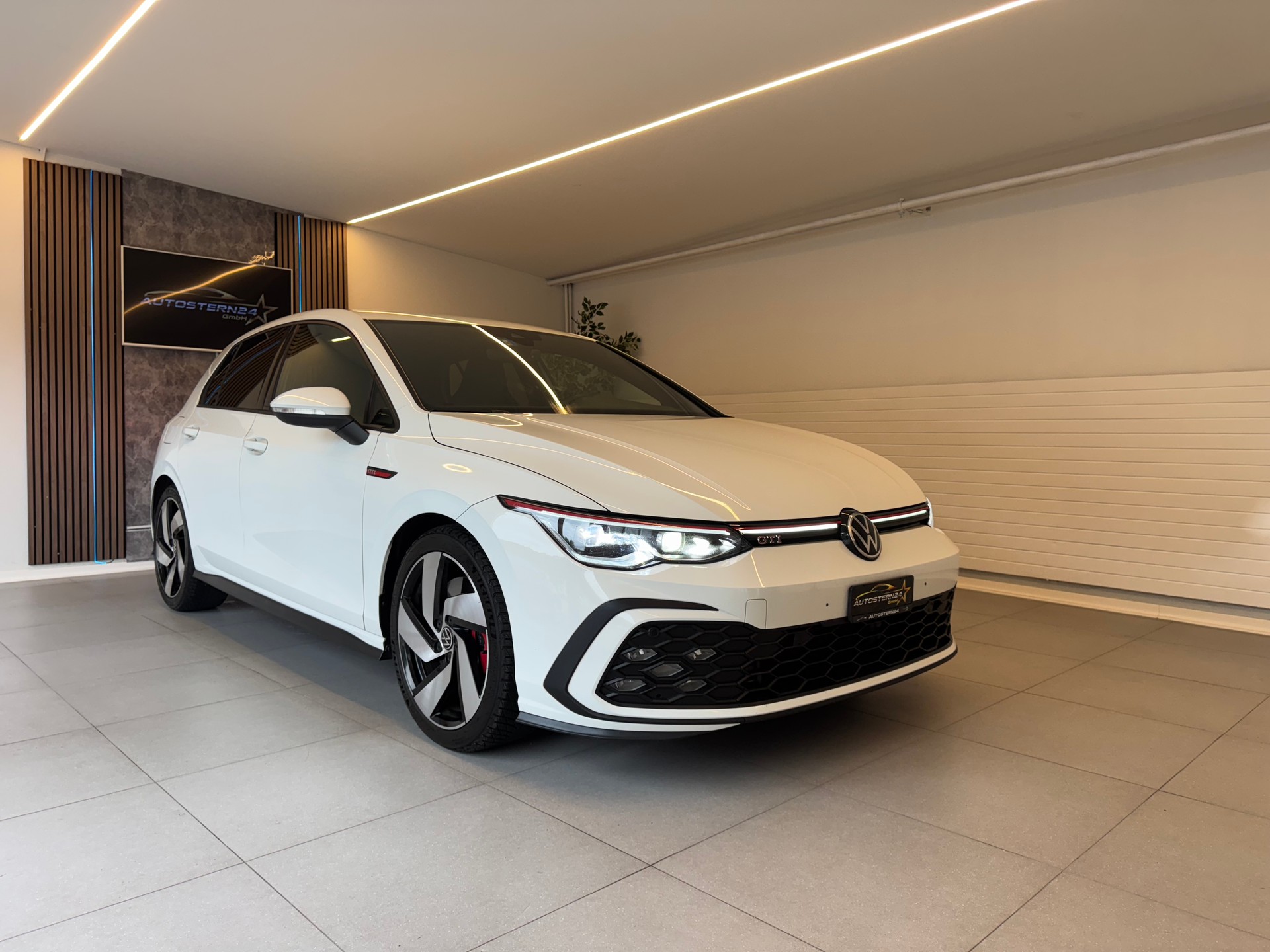 VW Golf 2.0 TSI GTI DSG-showroom-element-1