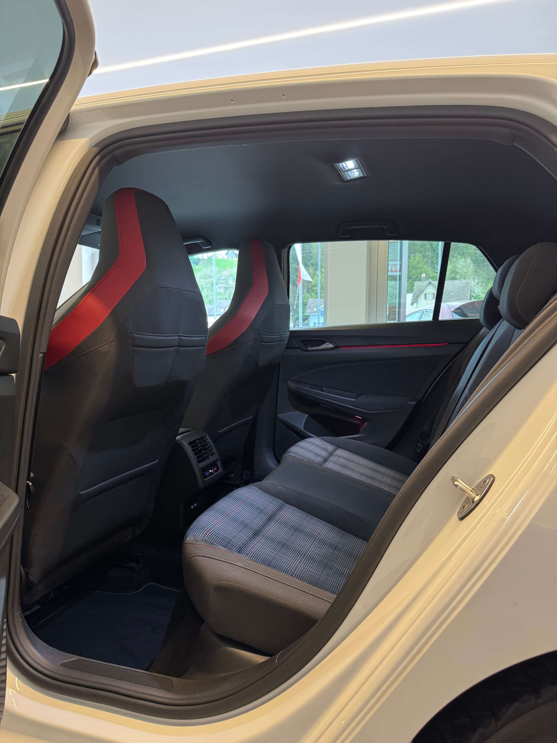 VW Golf 2.0 TSI GTI DSG-image-10
