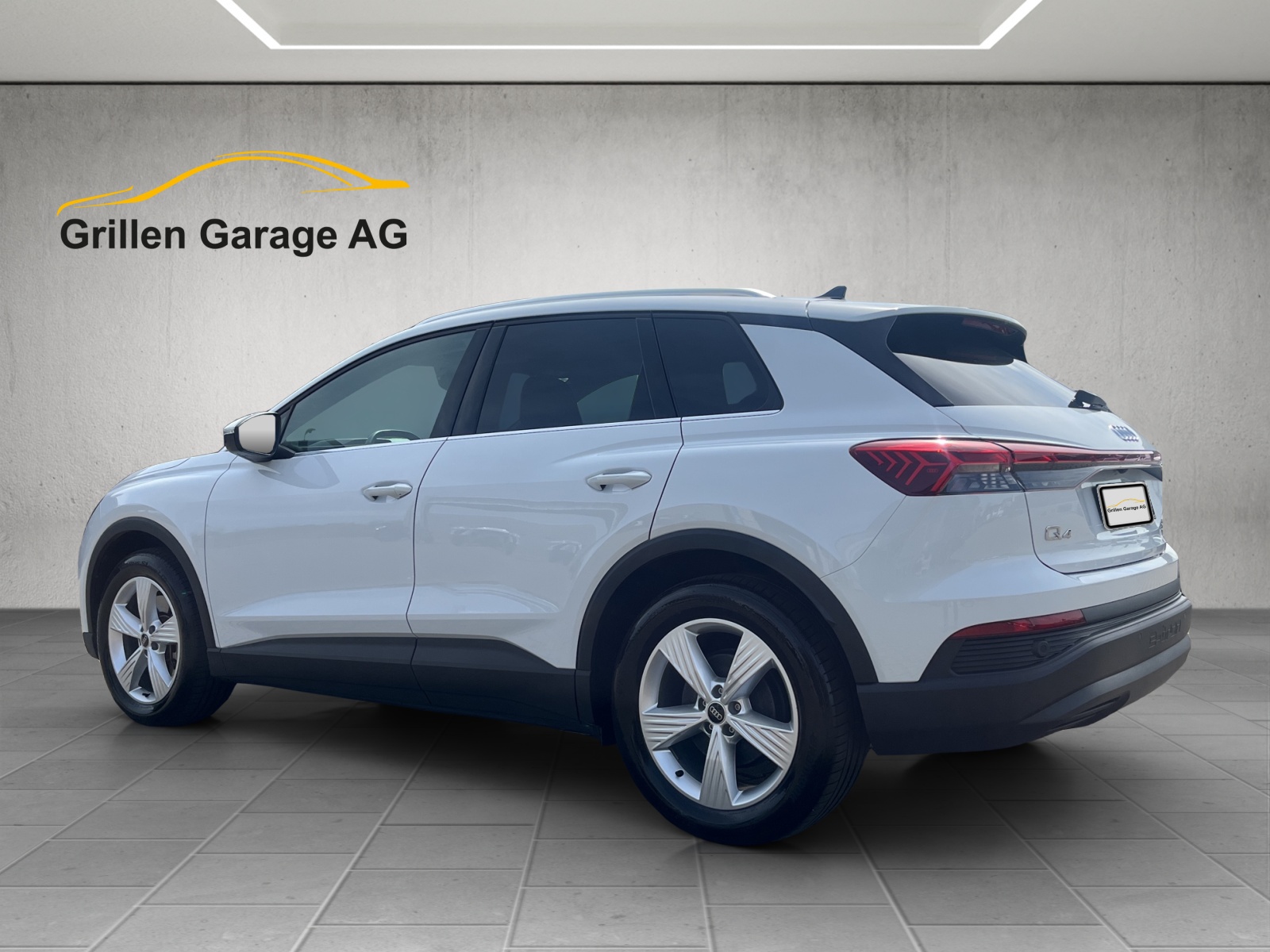 AUDI Q4 e-tron 45 quattro-showroom-element-3