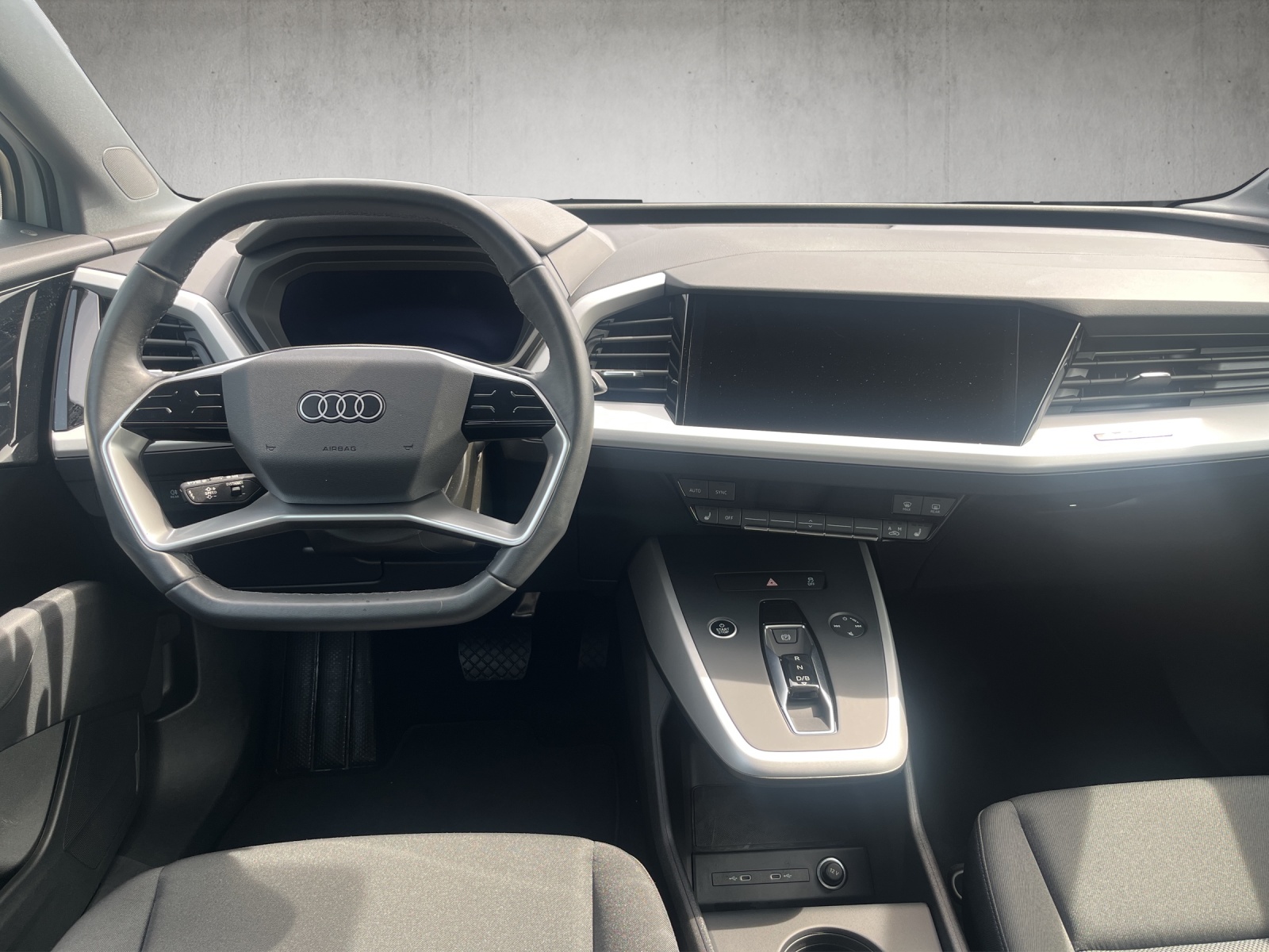 AUDI Q4 e-tron 45 quattro-image-9