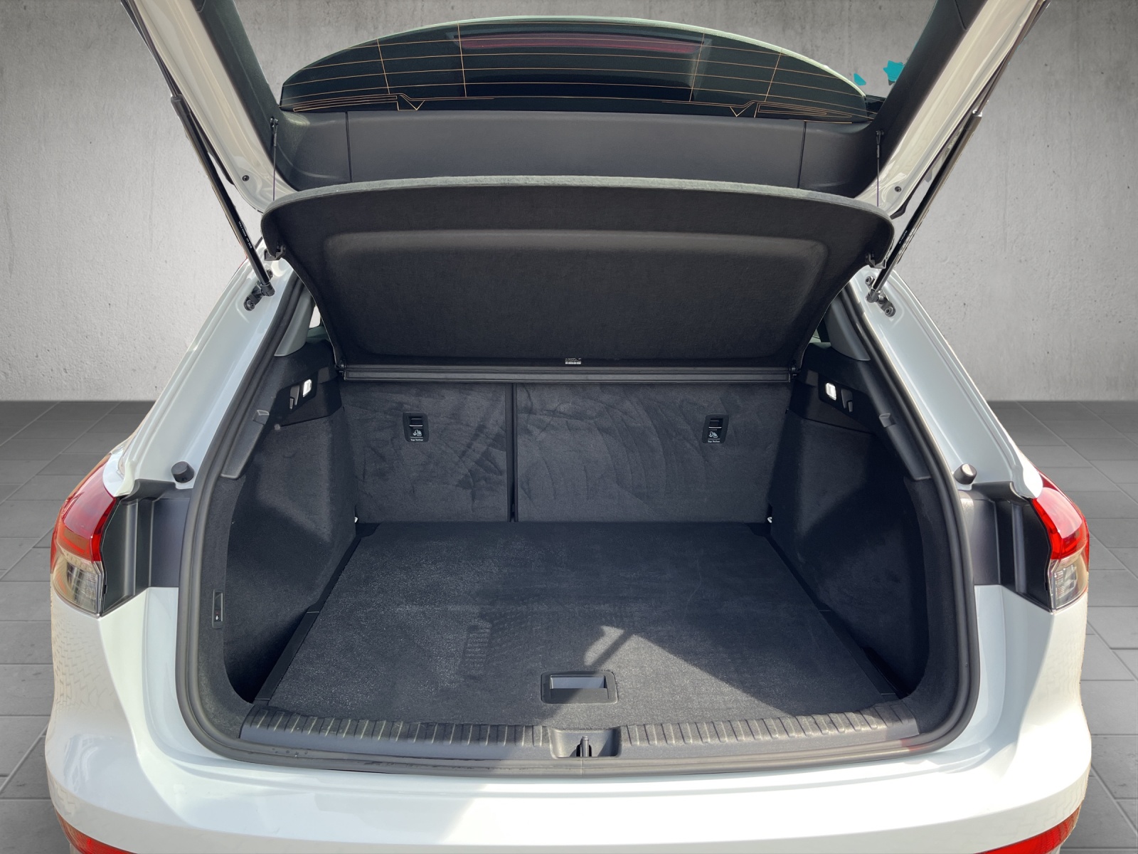 AUDI Q4 e-tron 45 quattro-image-14