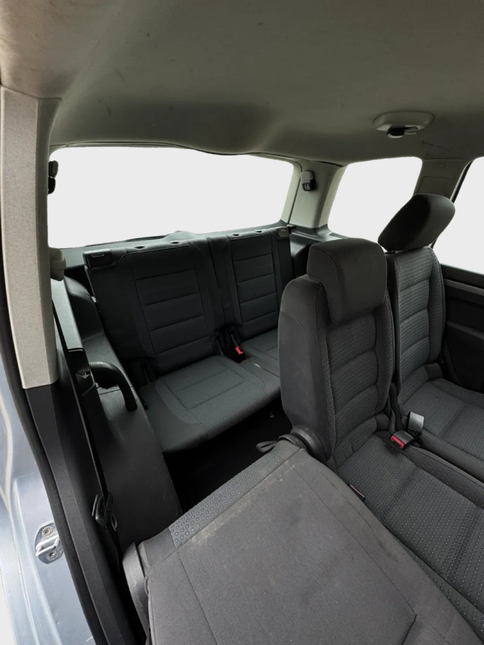 VW Touran 2.0 TDI Trendline-image-11
