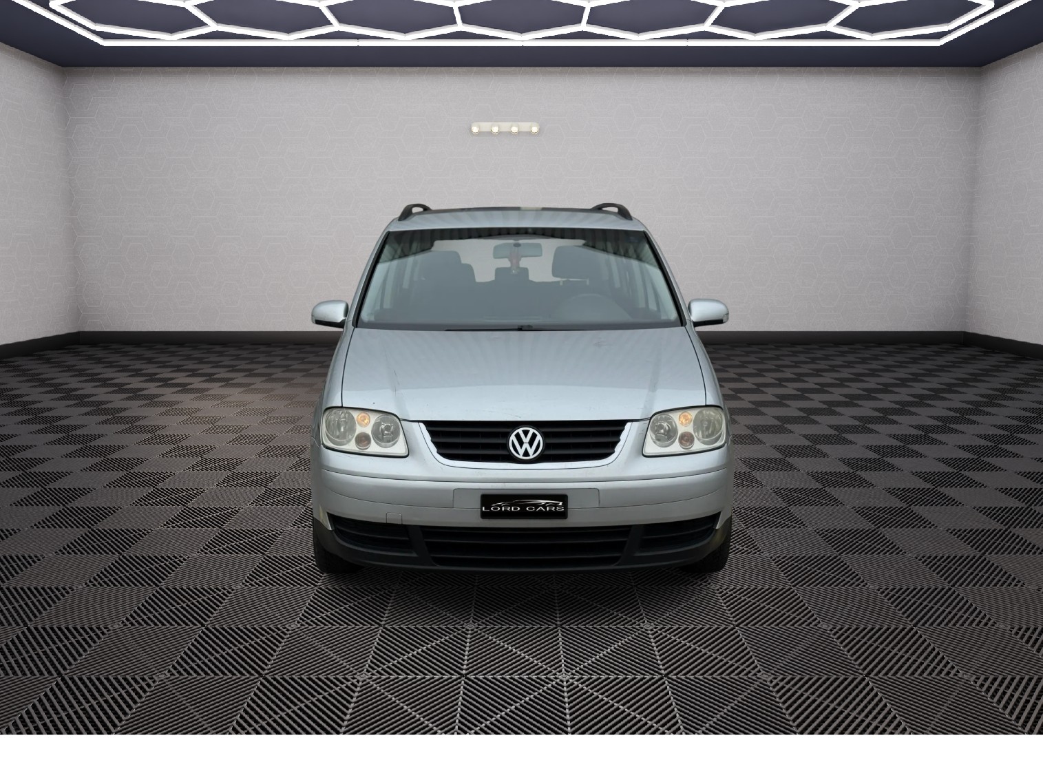 VW Touran 2.0 TDI Trendline-showroom-element-1
